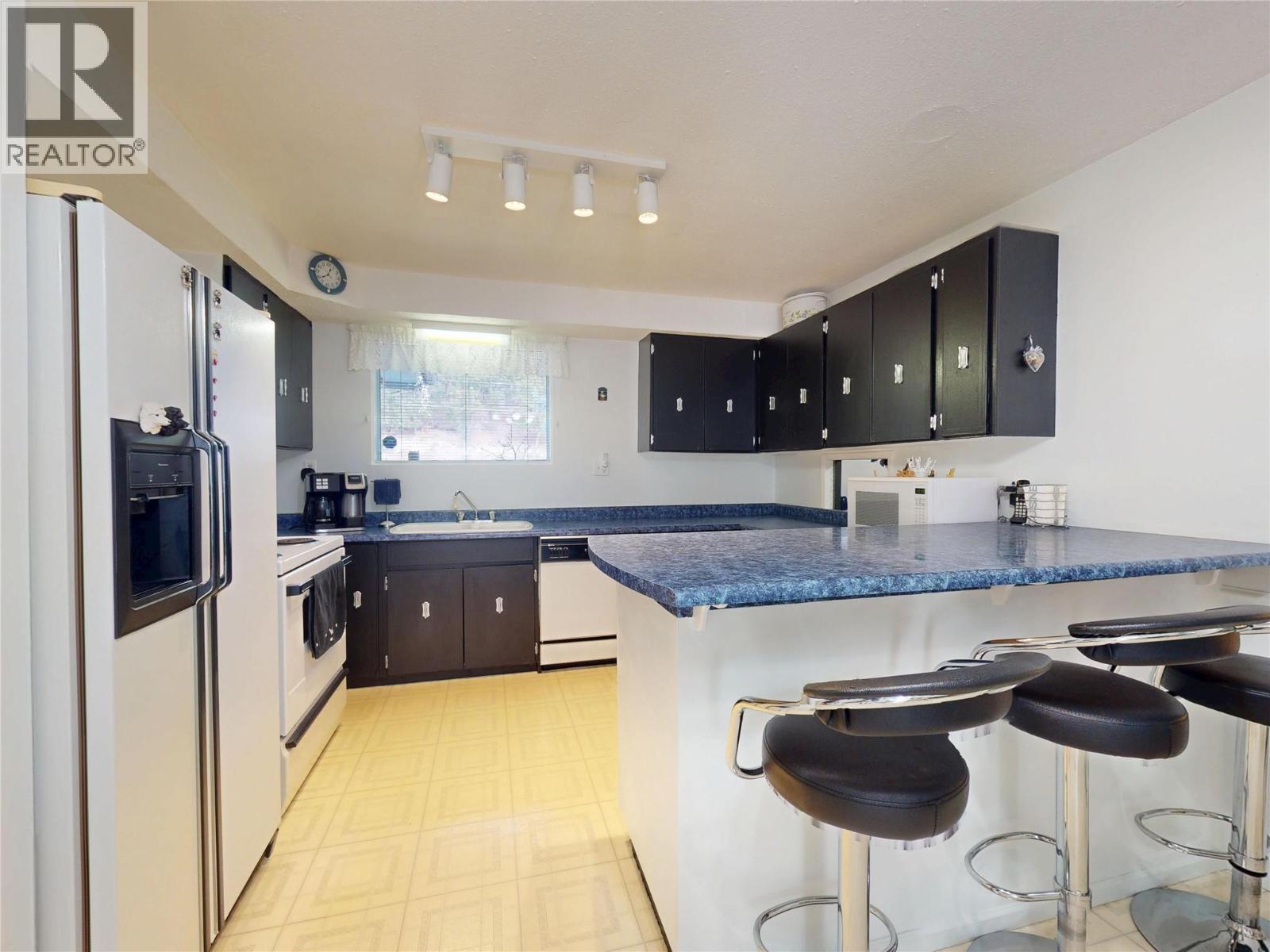 5186 Mackinnon Road, Peachland