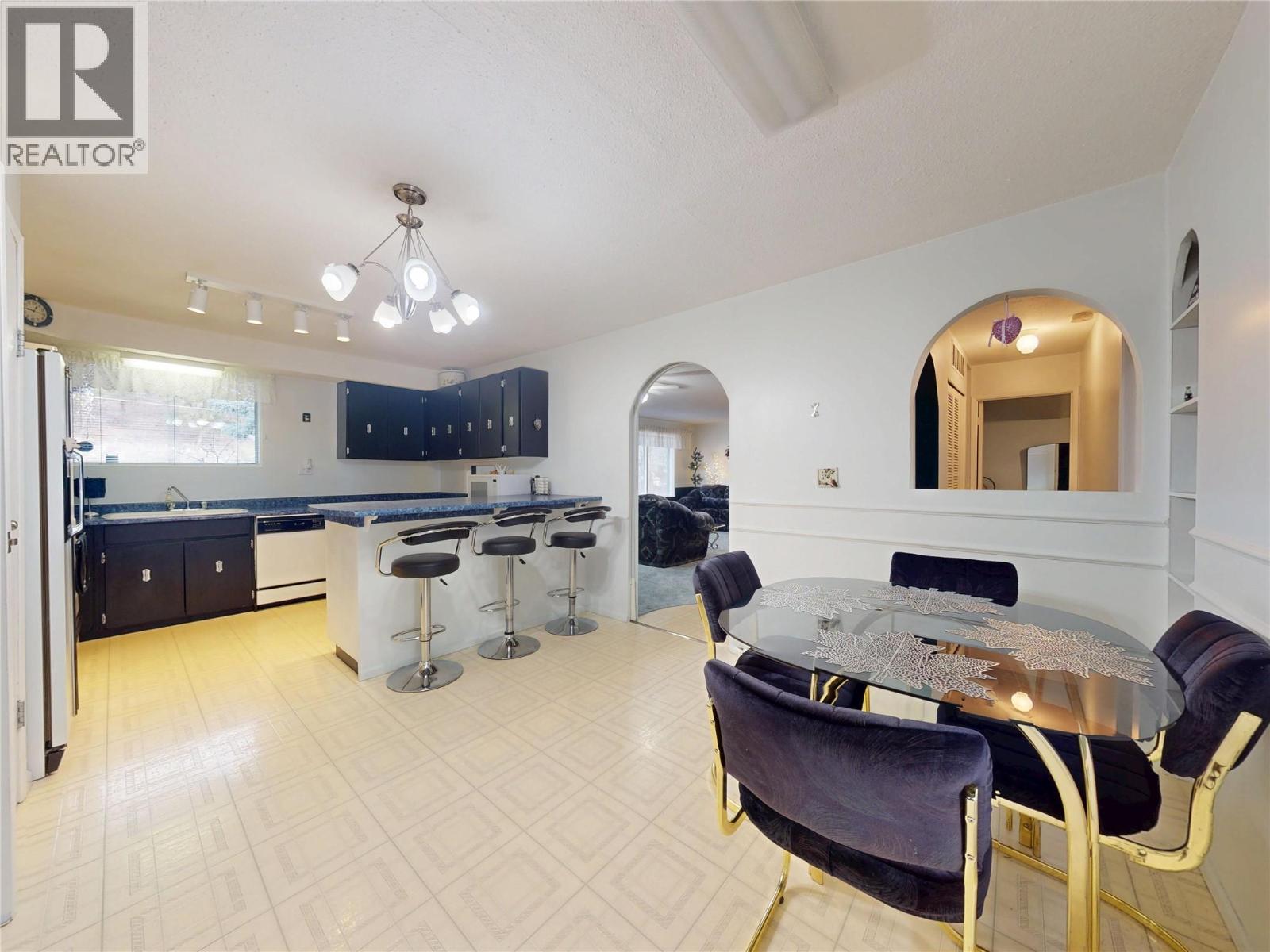 5186 Mackinnon Road - 29