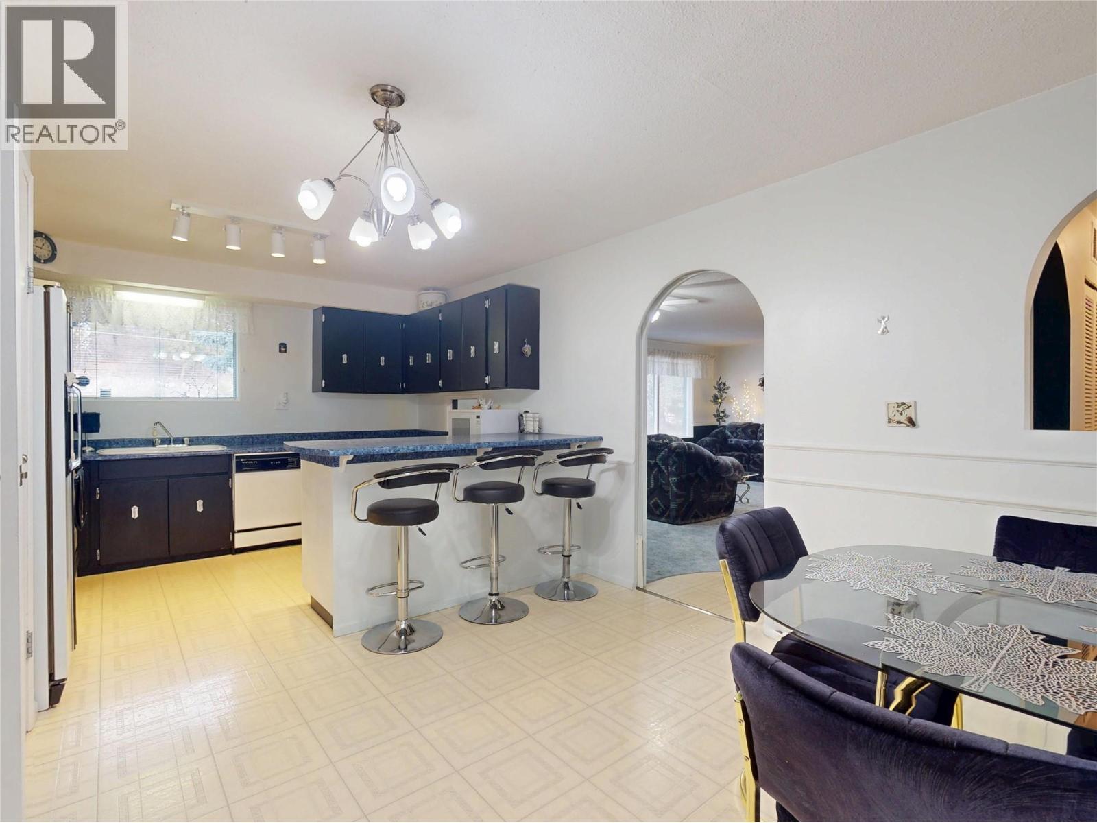 5186 Mackinnon Road, Peachland