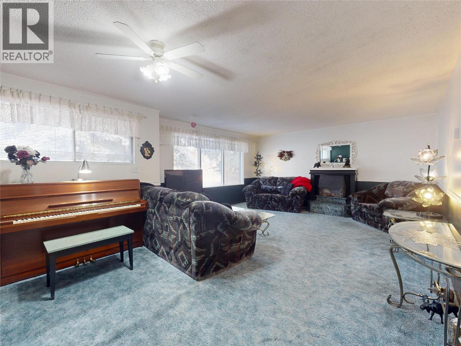 5186 Mackinnon Road - 36
