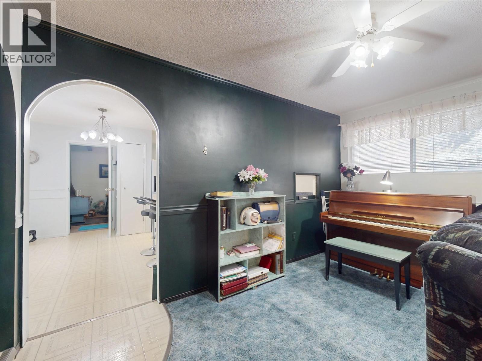 5186 Mackinnon Road, Peachland