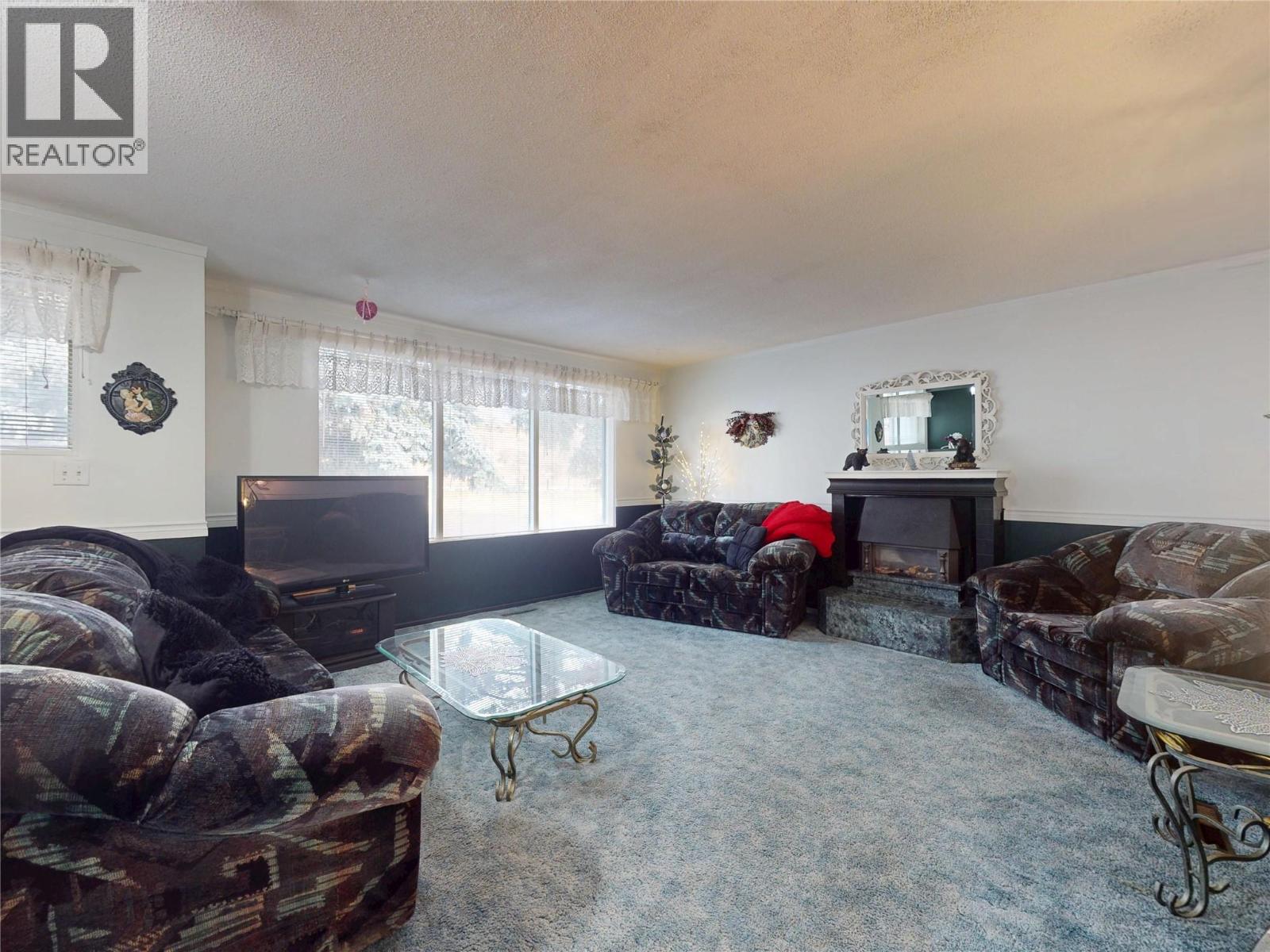 5186 Mackinnon Road, Peachland