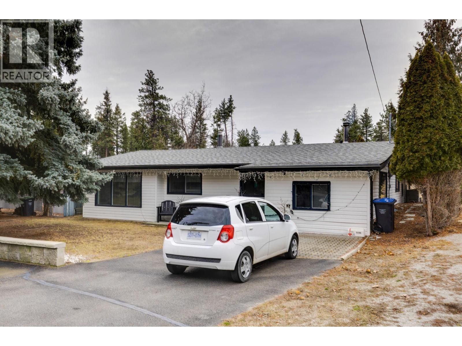5186 Mackinnon Road, Peachland