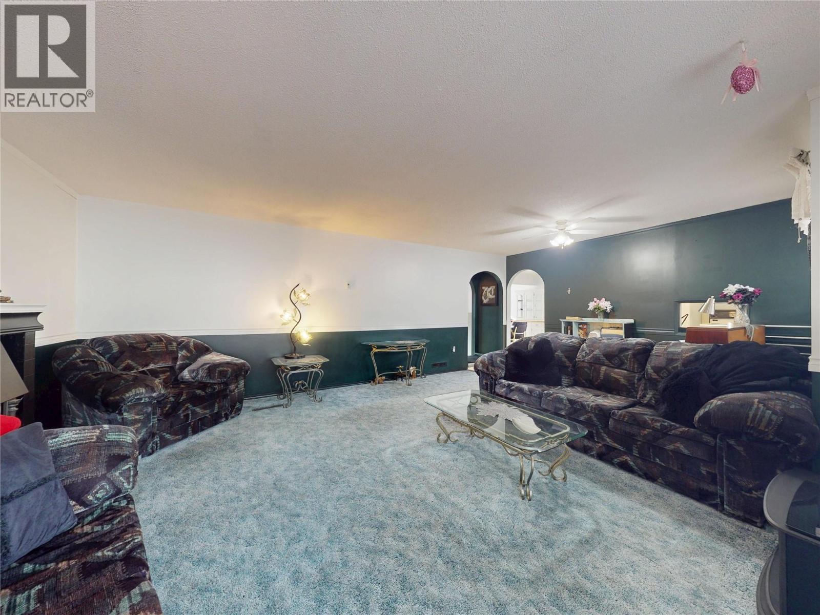 5186 Mackinnon Road, Peachland