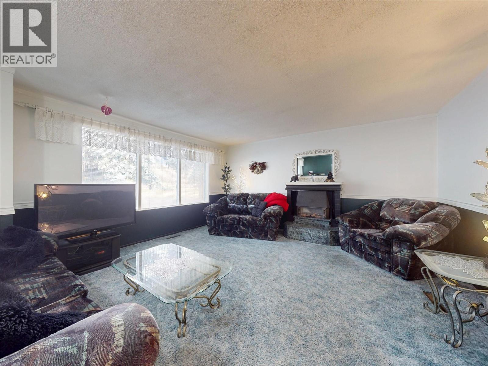 5186 Mackinnon Road, Peachland