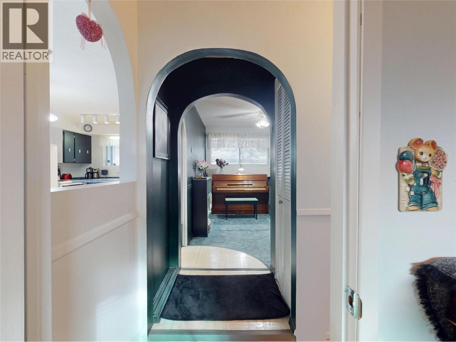 5186 Mackinnon Road, Peachland