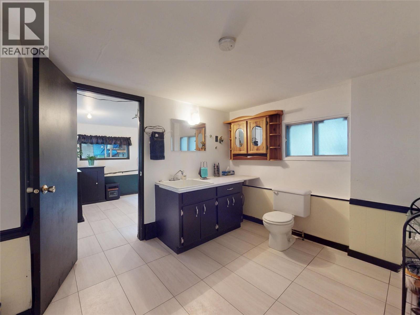 5186 Mackinnon Road, Peachland