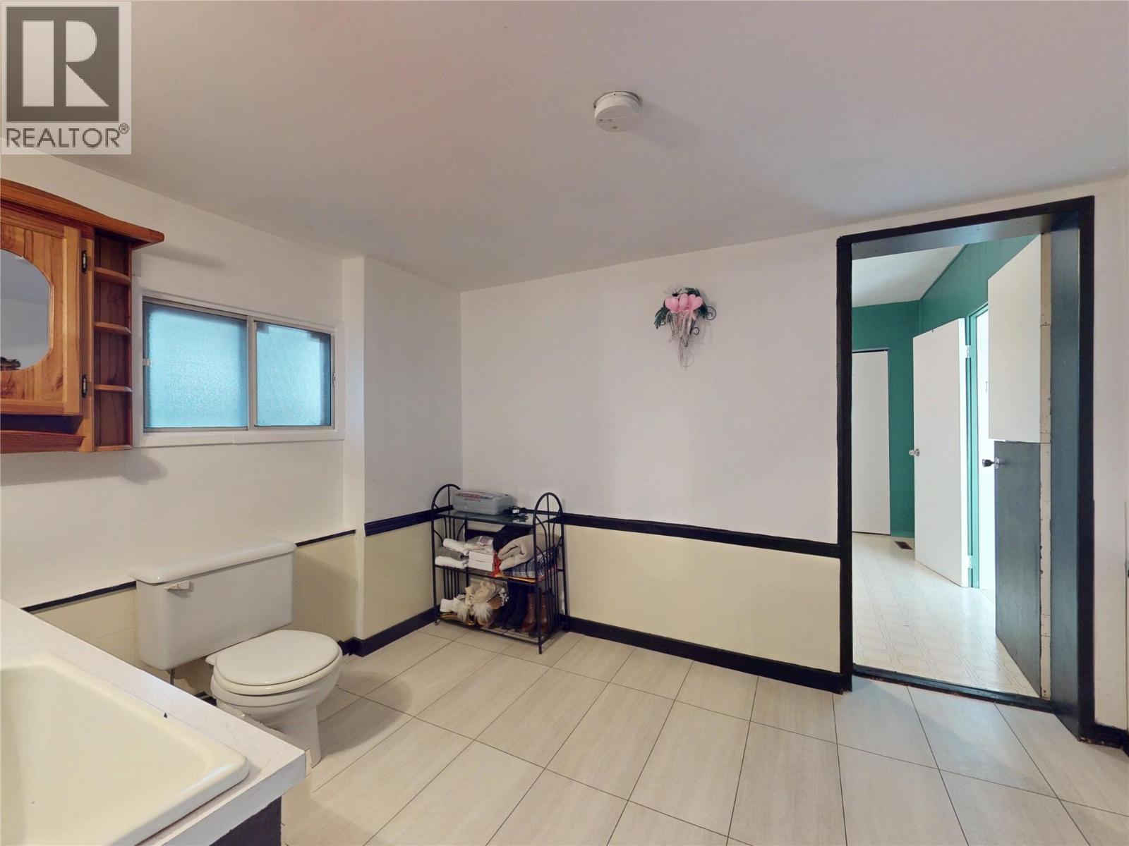 5186 Mackinnon Road, Peachland