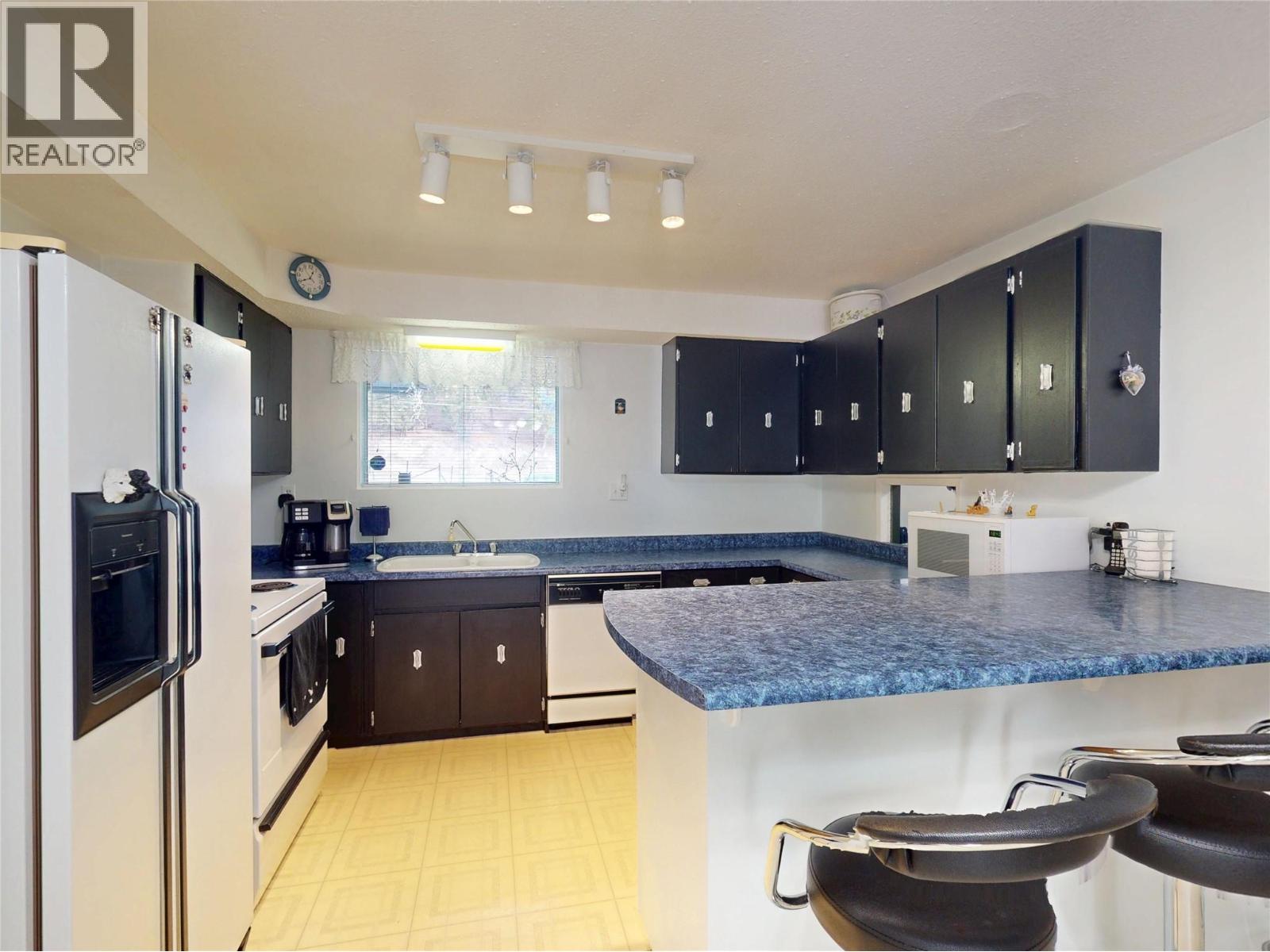 5186 Mackinnon Road, Peachland