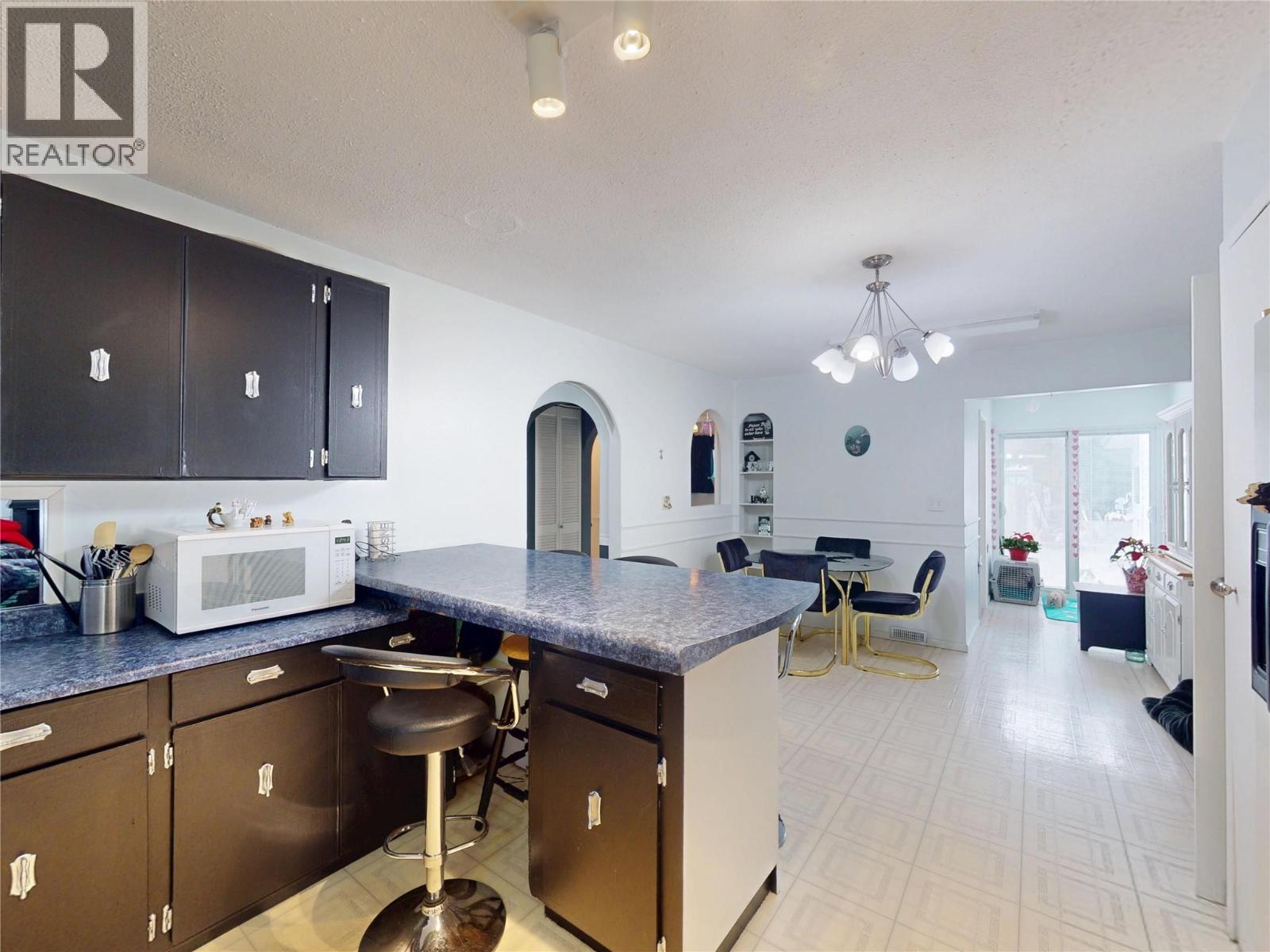 5186 Mackinnon Road, Peachland