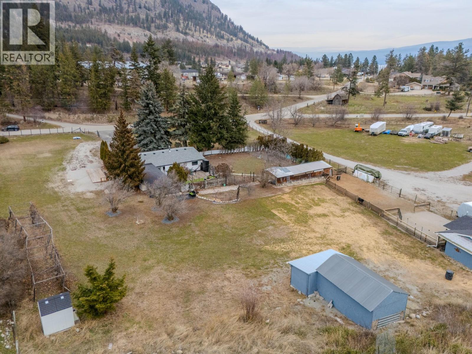 5186 Mackinnon Road, Peachland