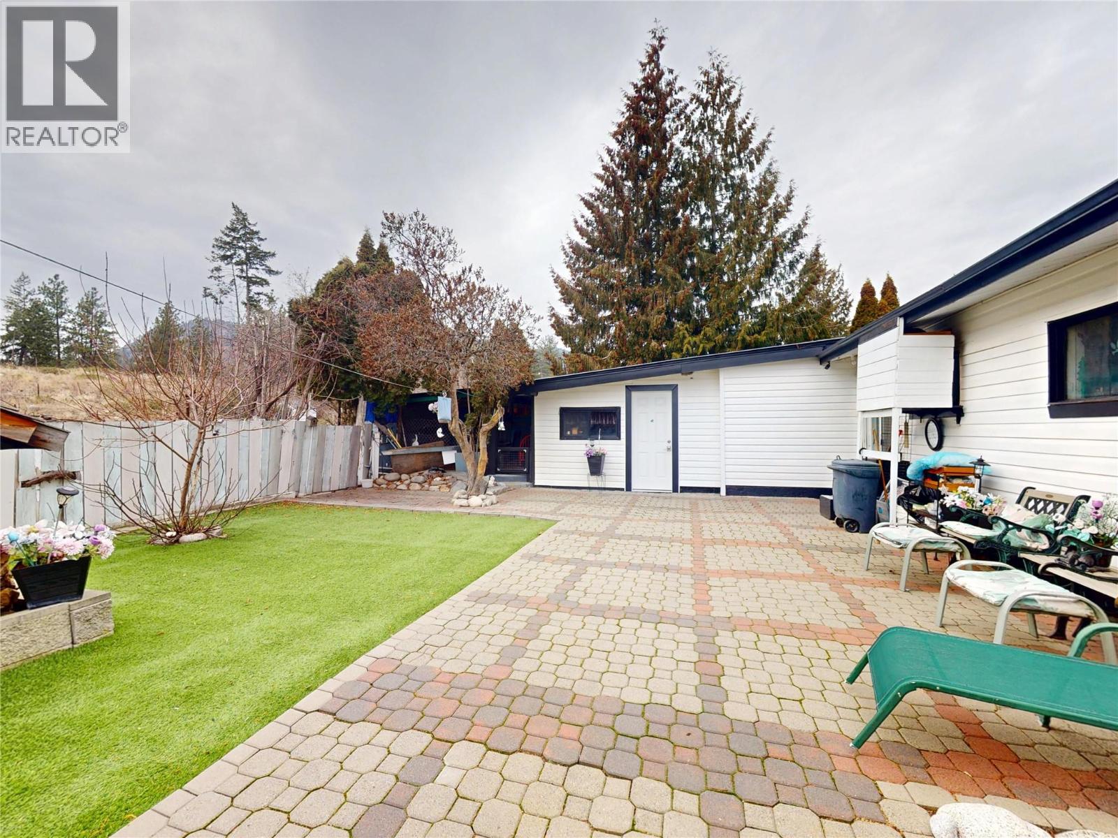 5186 Mackinnon Road, Peachland