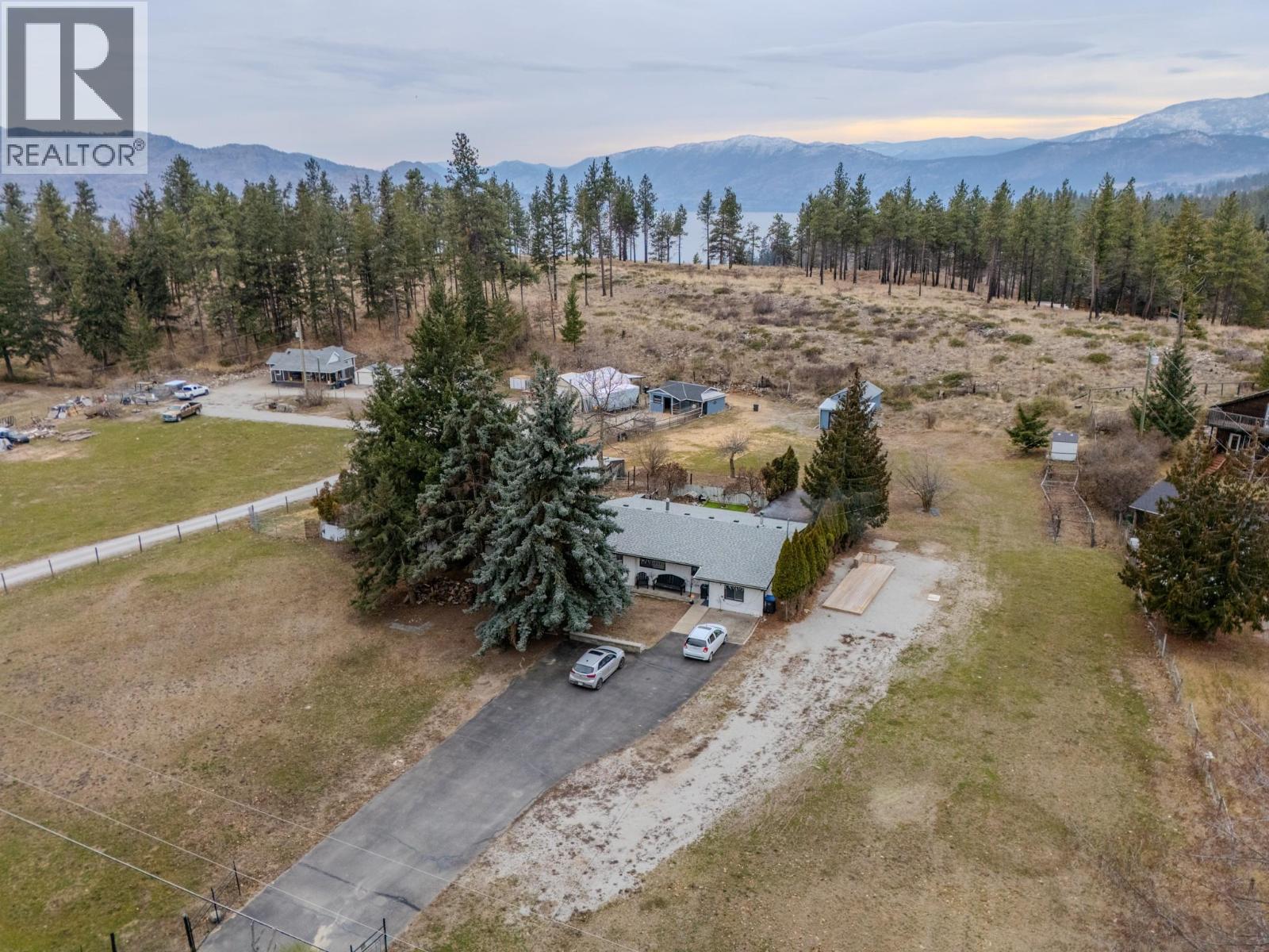 5186 Mackinnon Road, Peachland