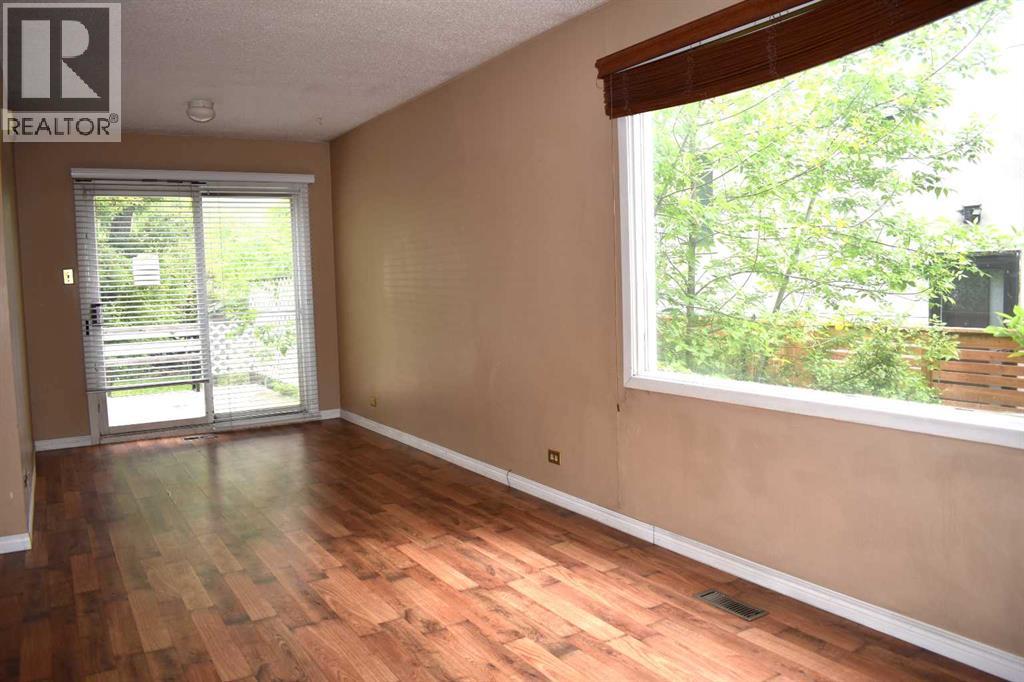 Single Family House for Sale in   Avenue NW Bowness Calgary 