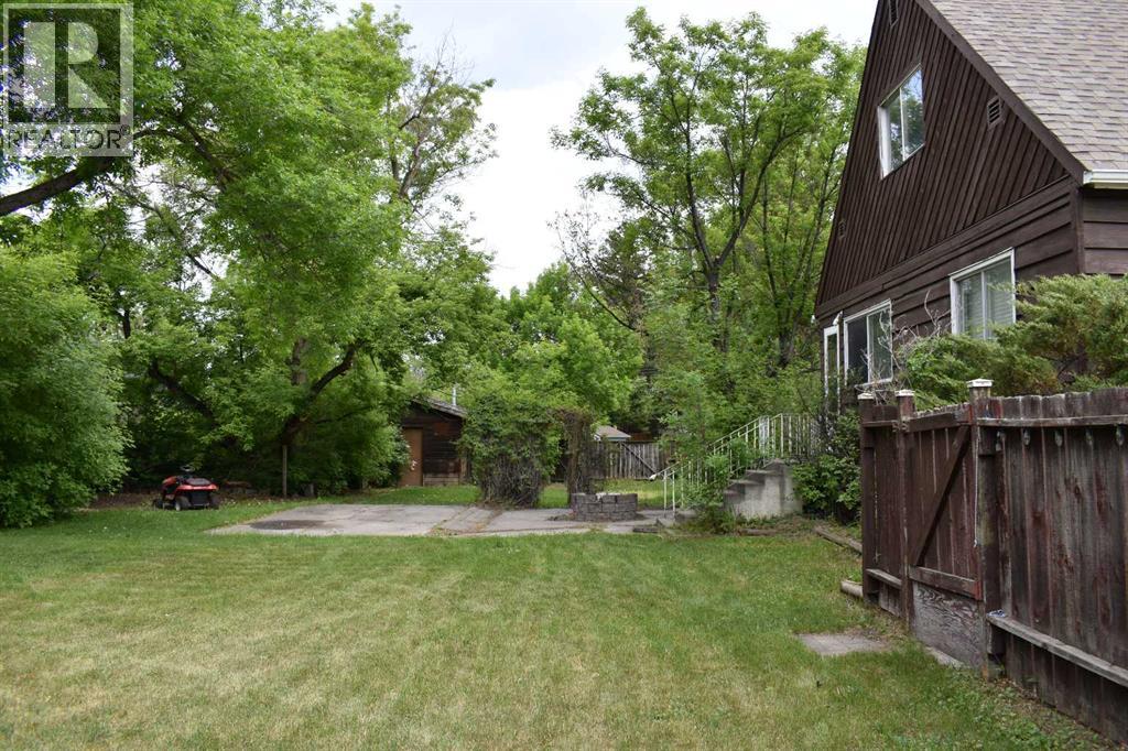 Single Family House for Sale in   Avenue NW Bowness Calgary 