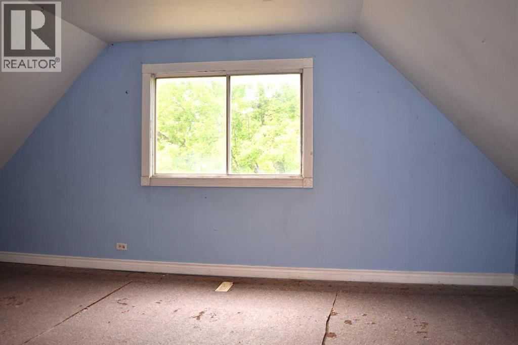 Single Family House for Sale in   Avenue NW Bowness Calgary 