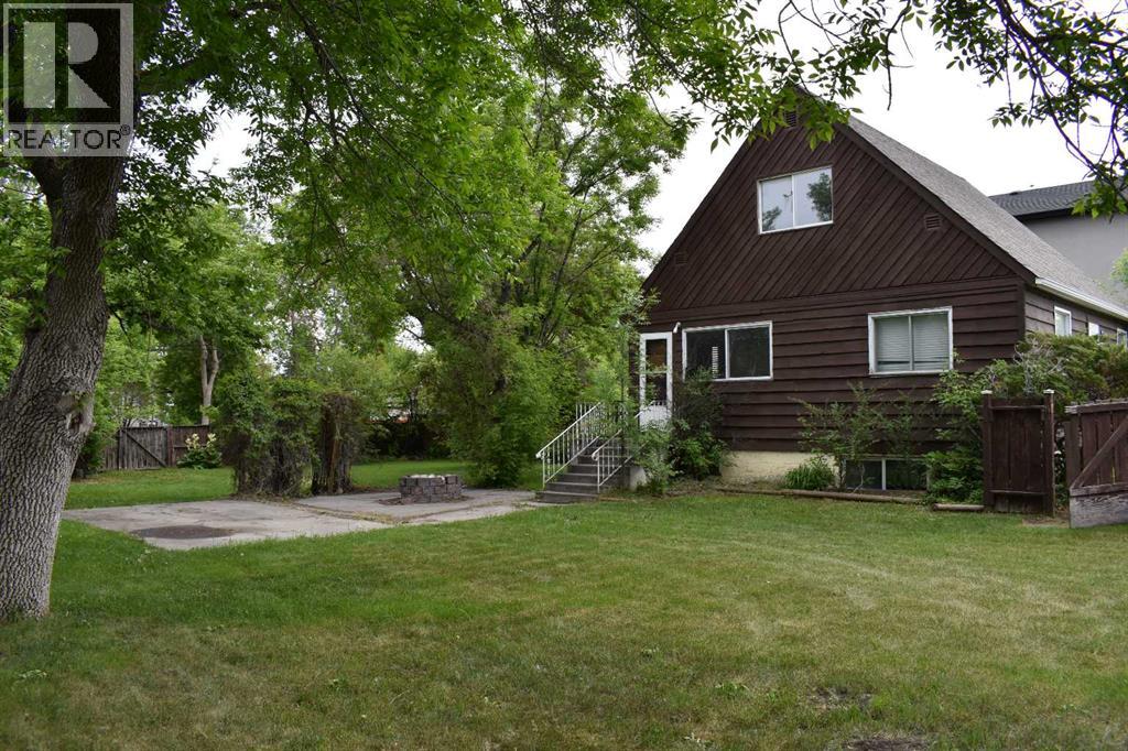 Single Family House for Sale in   Avenue NW Bowness Calgary 