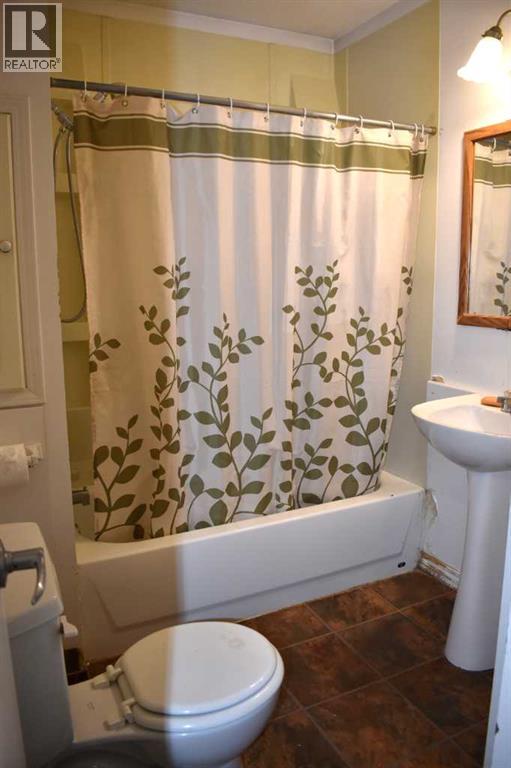 Single Family House for Sale in   Avenue NW Bowness Calgary 