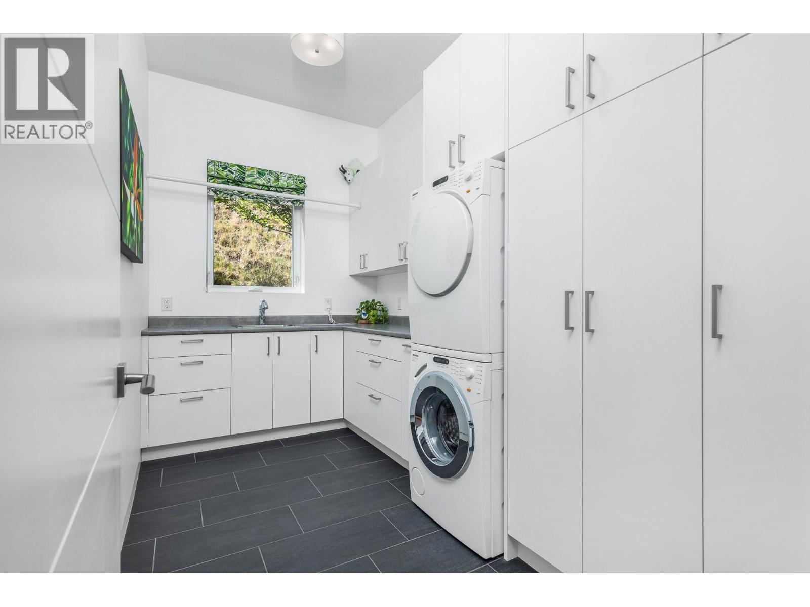 7934 Graystone Drive, Coldstream