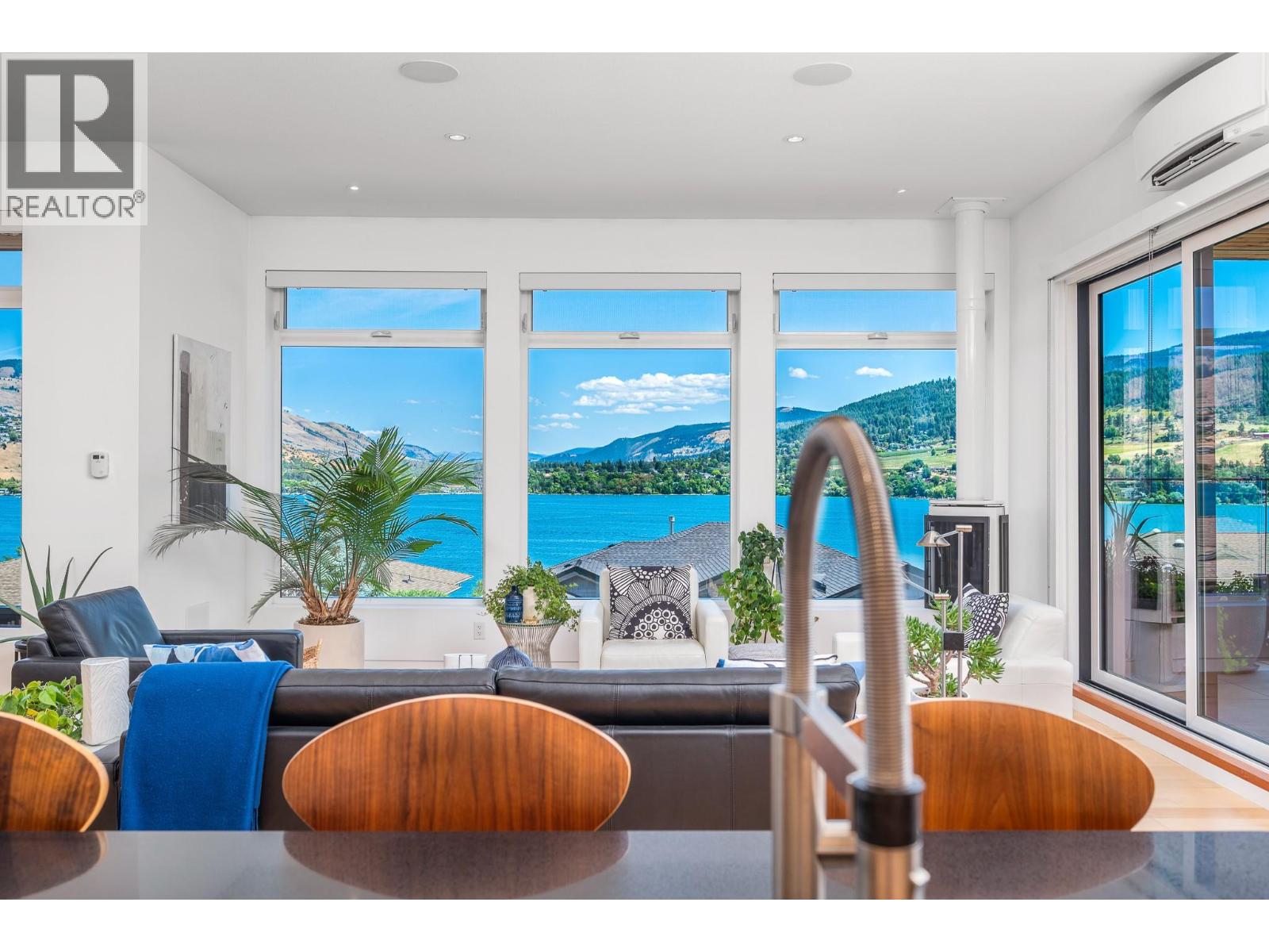 7934 Graystone Drive, Coldstream