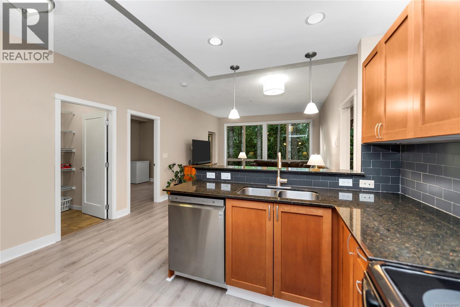 207 627 Brookside Rd, Colwood