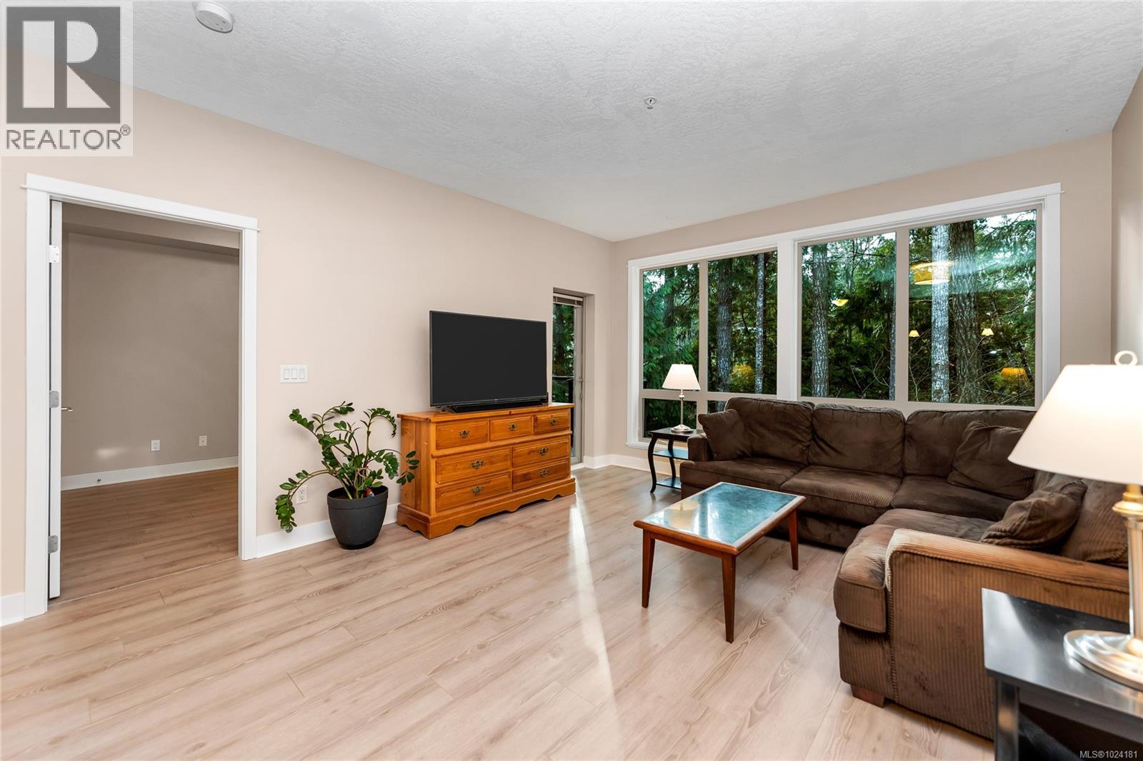 207 627 Brookside Rd, Colwood