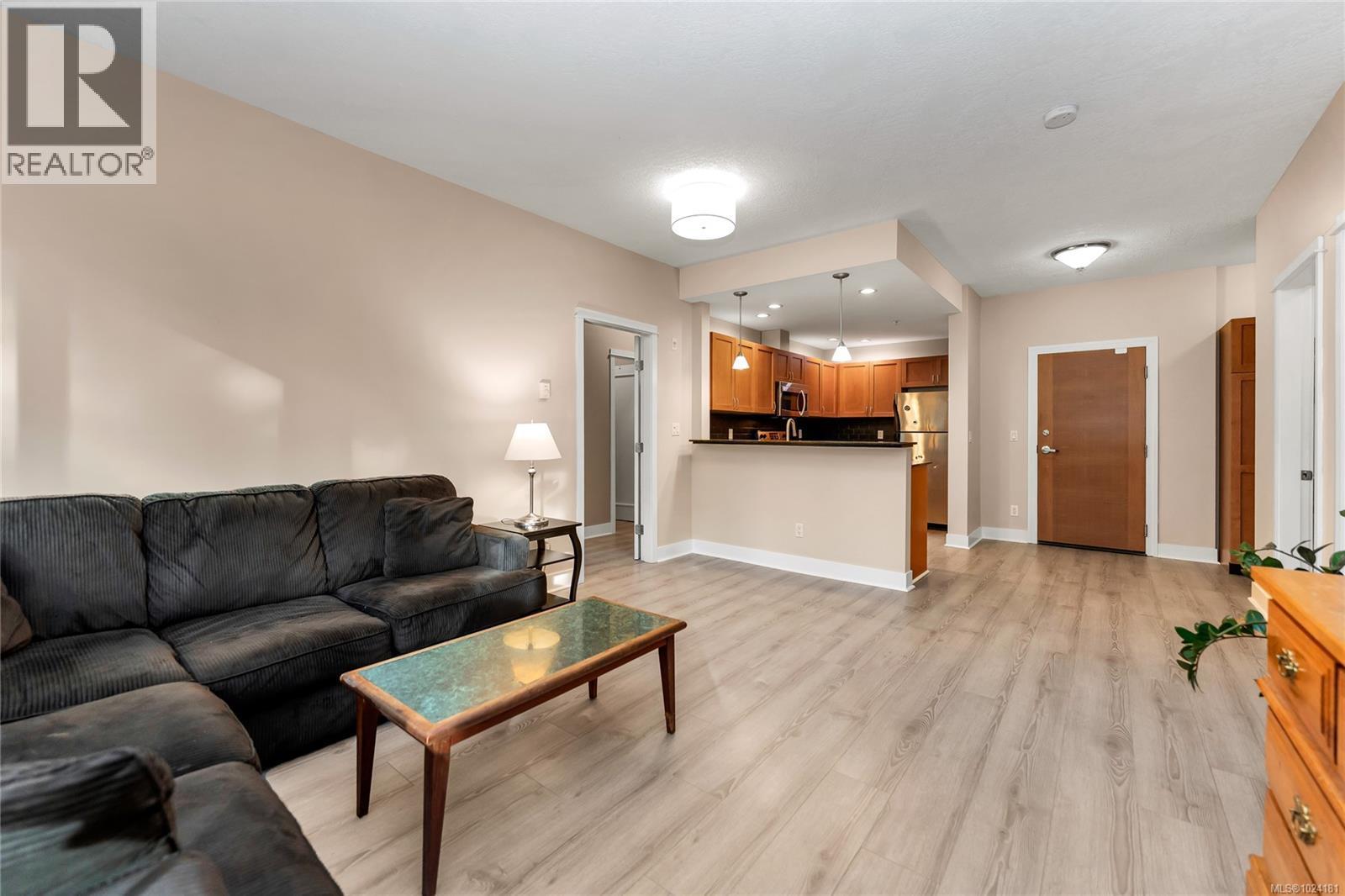 207 627 Brookside Rd, Colwood