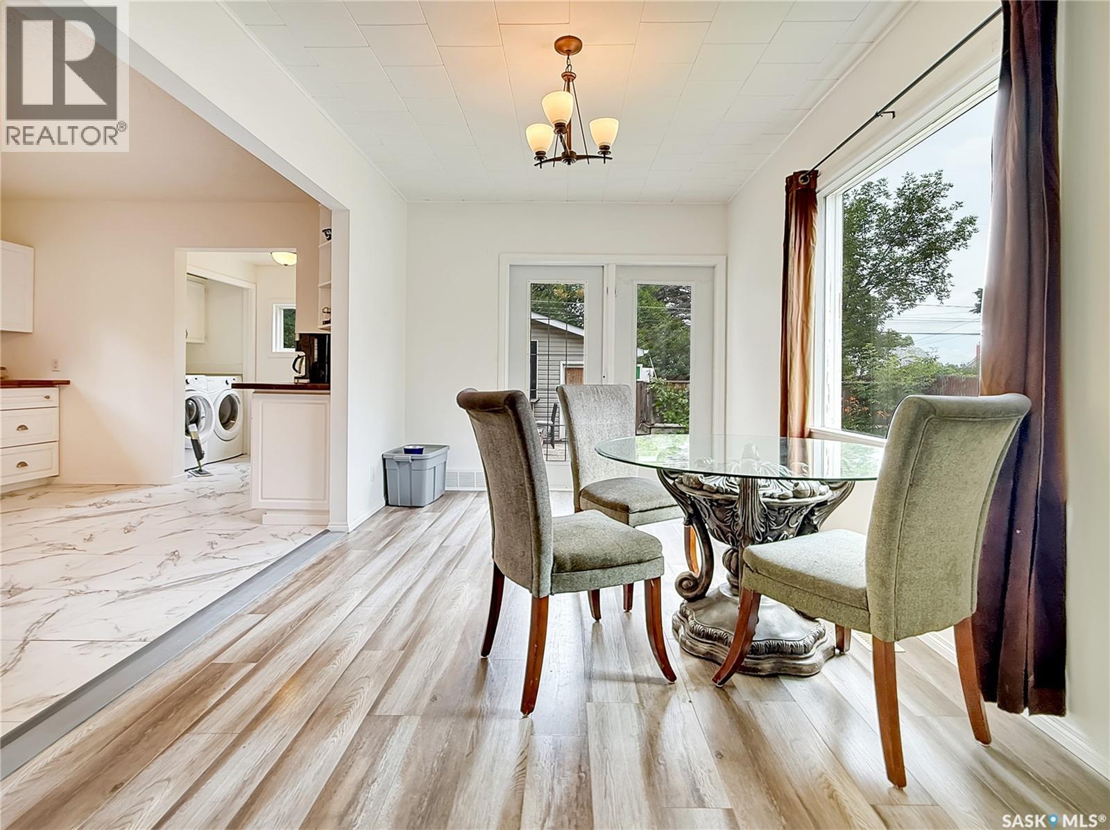 Single Family House 2 Level for Sale in  th AVENUE NW Swift Current 