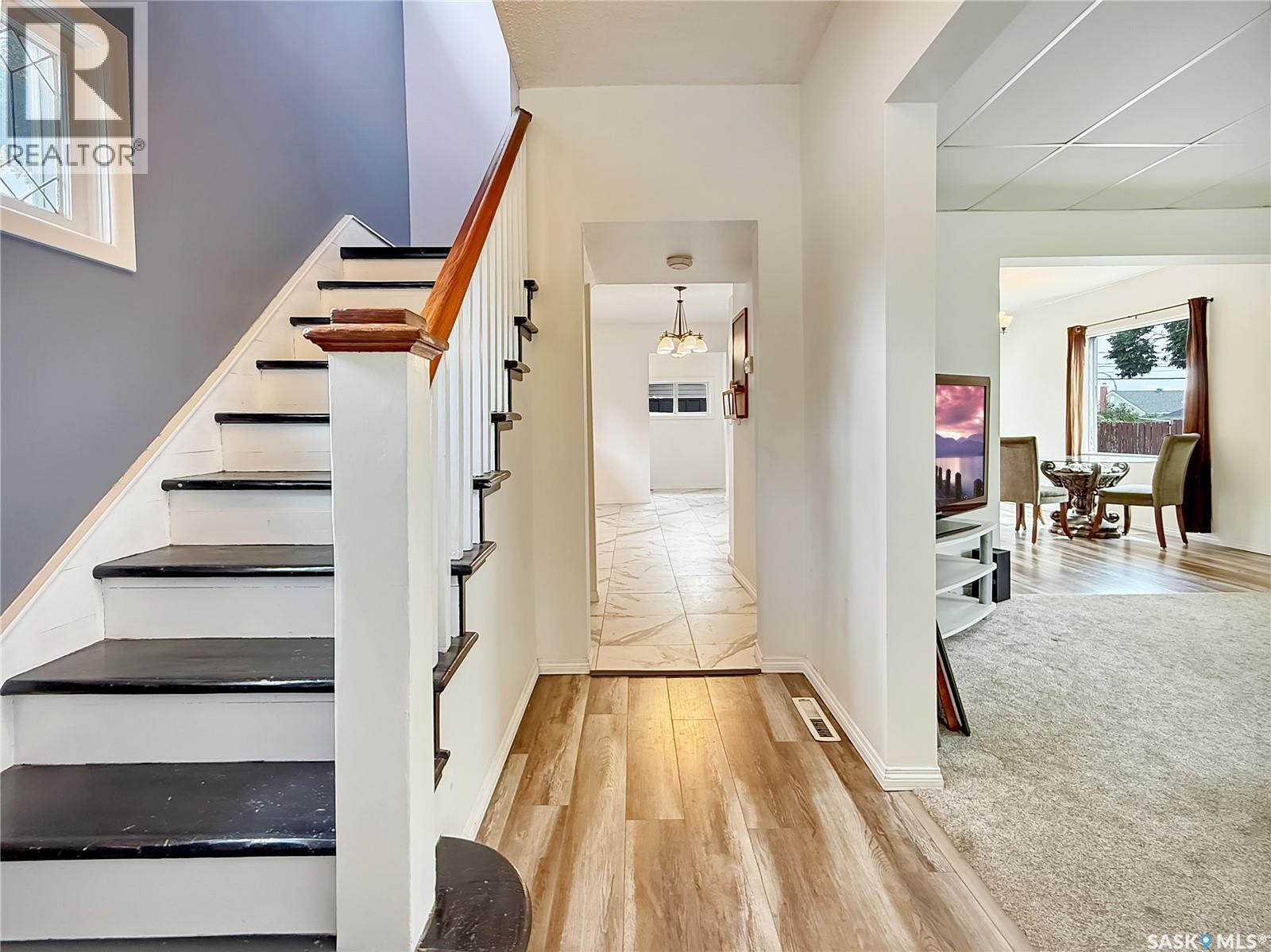 Single Family House 2 Level for Sale in  th AVENUE NW Swift Current 