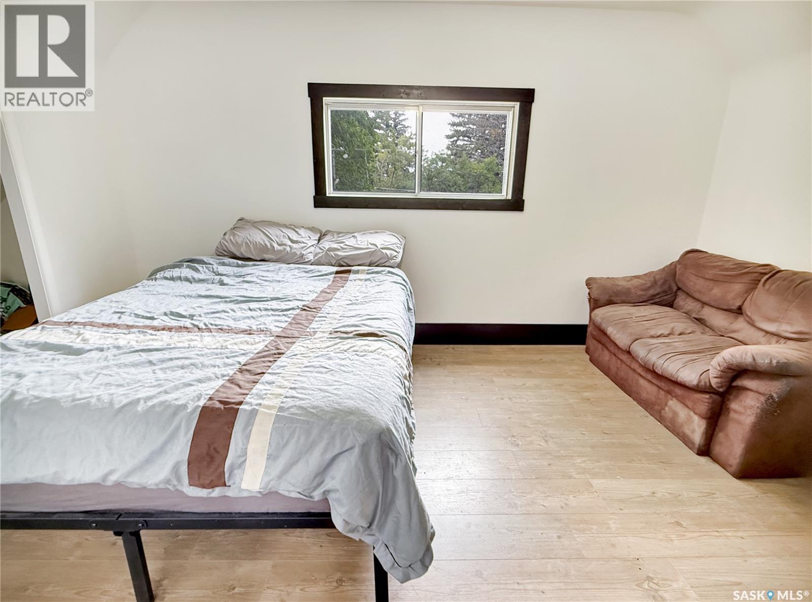 Single Family House 2 Level for Sale in  th AVENUE NW Swift Current 