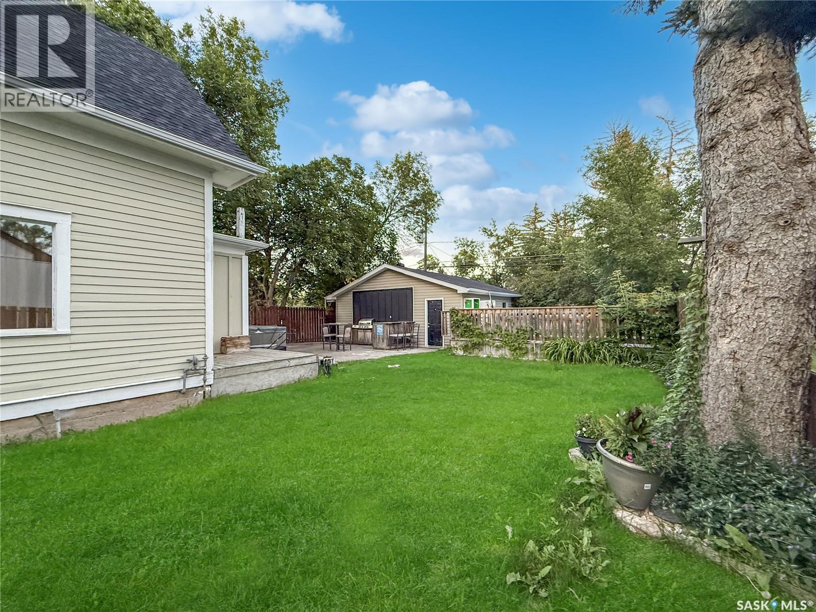 Single Family House 2 Level for Sale in  th AVENUE NW Swift Current 