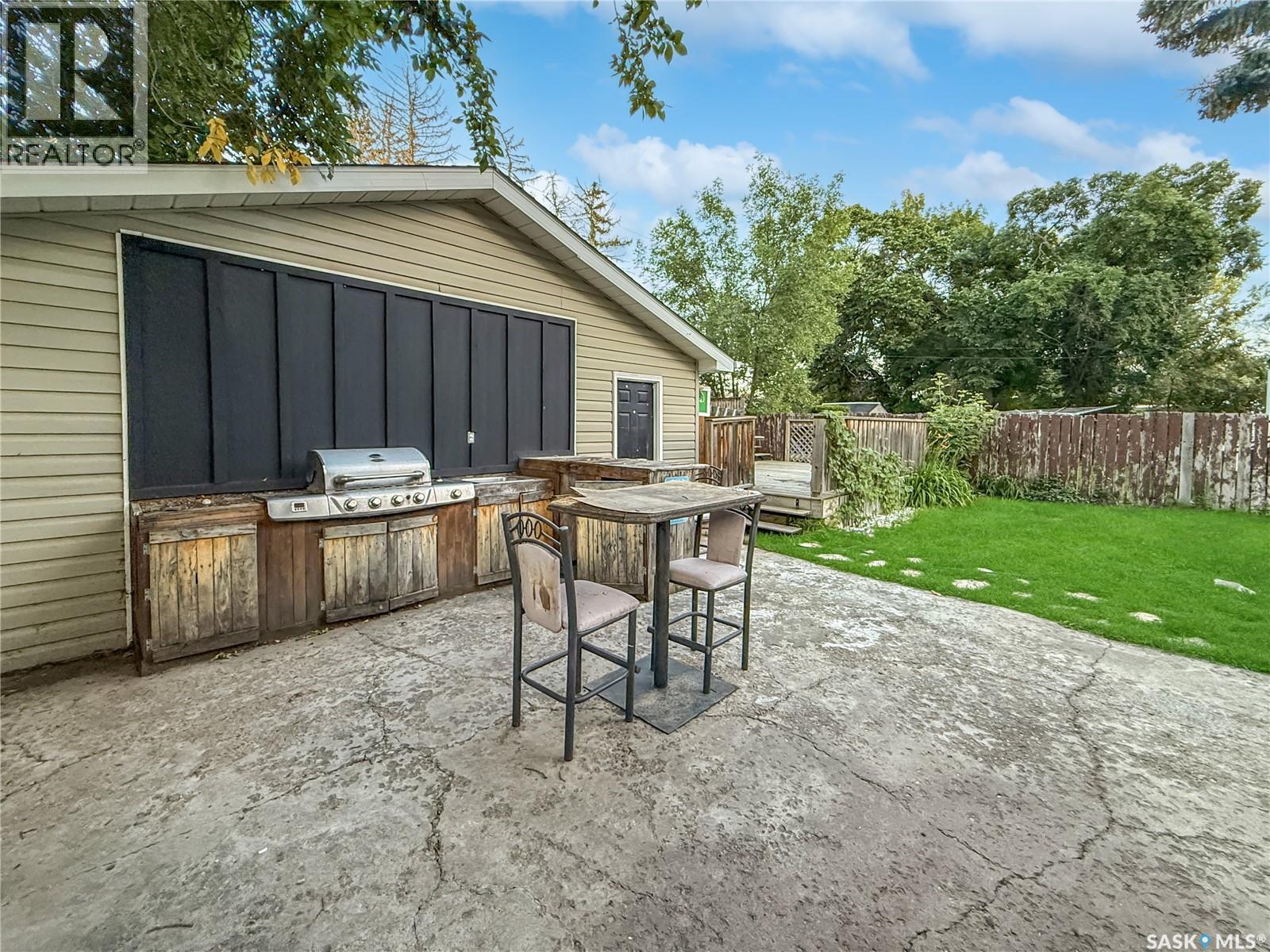 Single Family House 2 Level for Sale in  th AVENUE NW Swift Current 