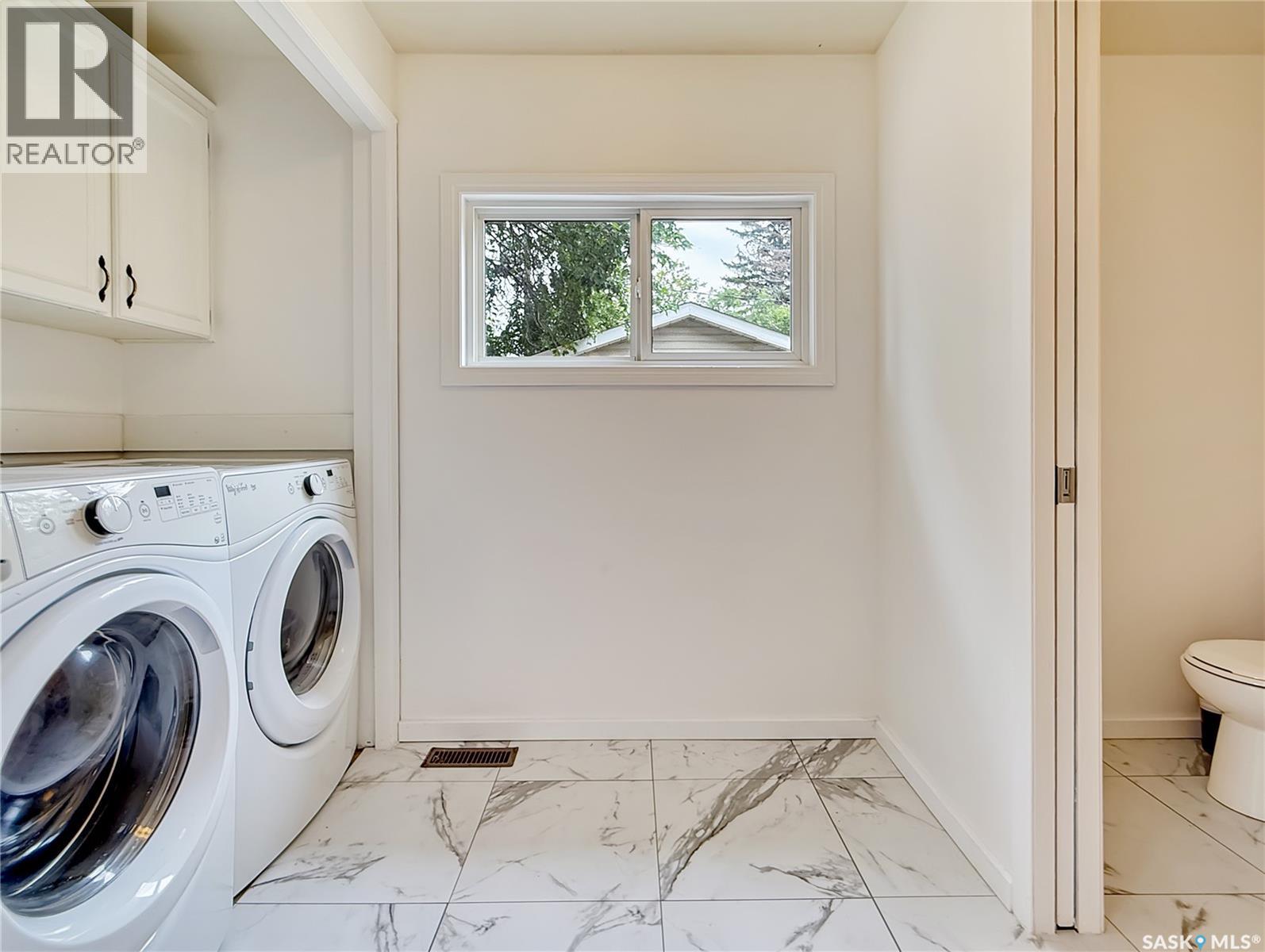 Single Family House 2 Level for Sale in  th AVENUE NW Swift Current 