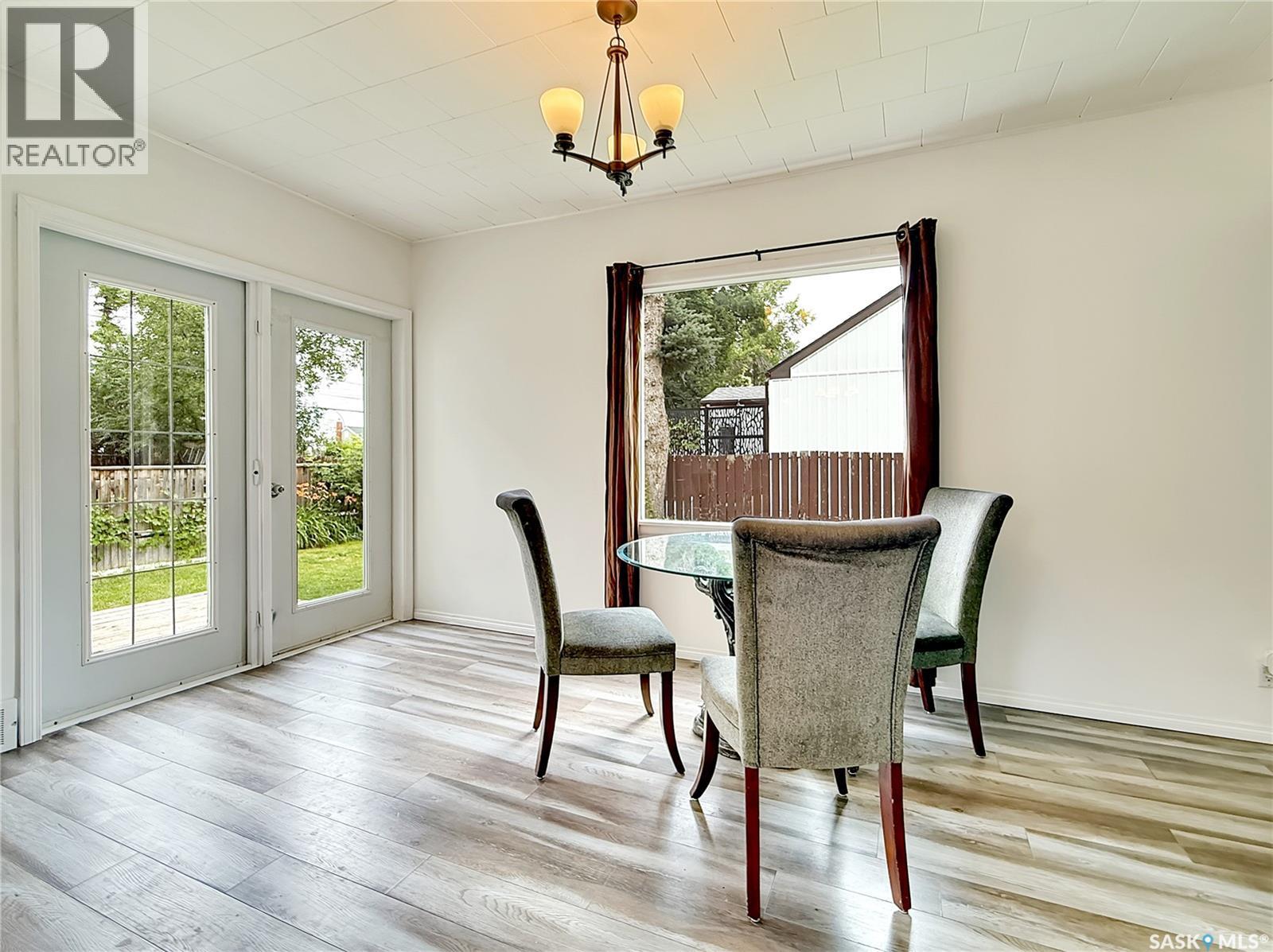 Single Family House 2 Level for Sale in  th AVENUE NW Swift Current 