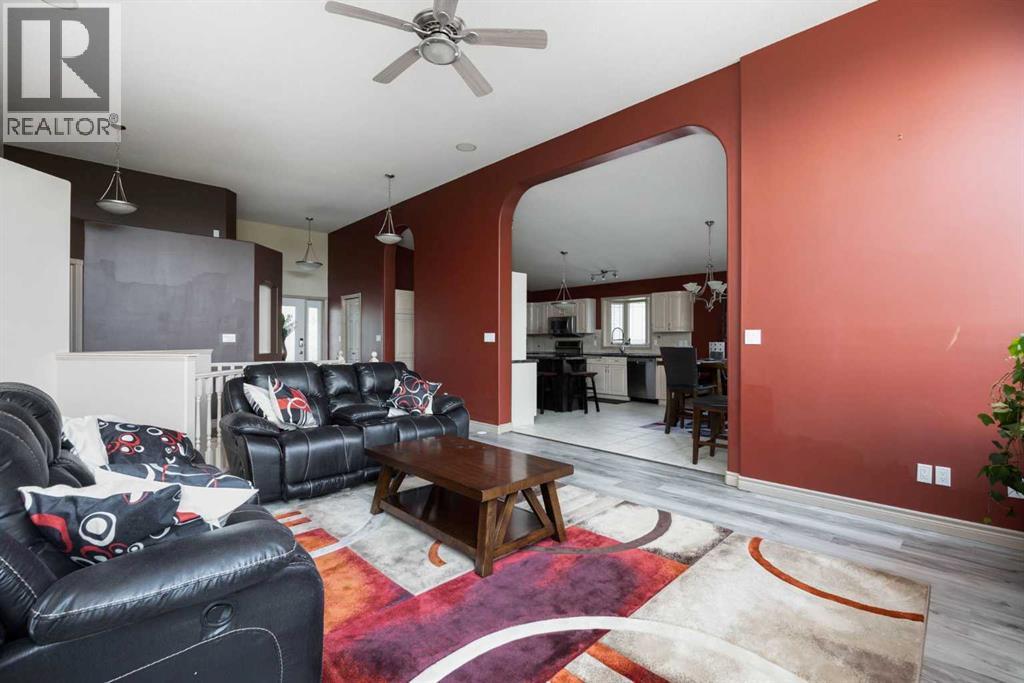 25 FREESTONE Way - Photo 4 of 49, Saprae Creek, Alberta