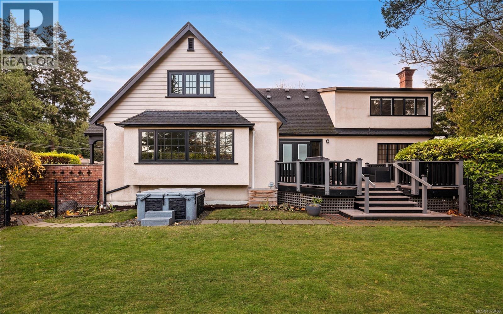  5208 Del Monte Avenue, Saanich