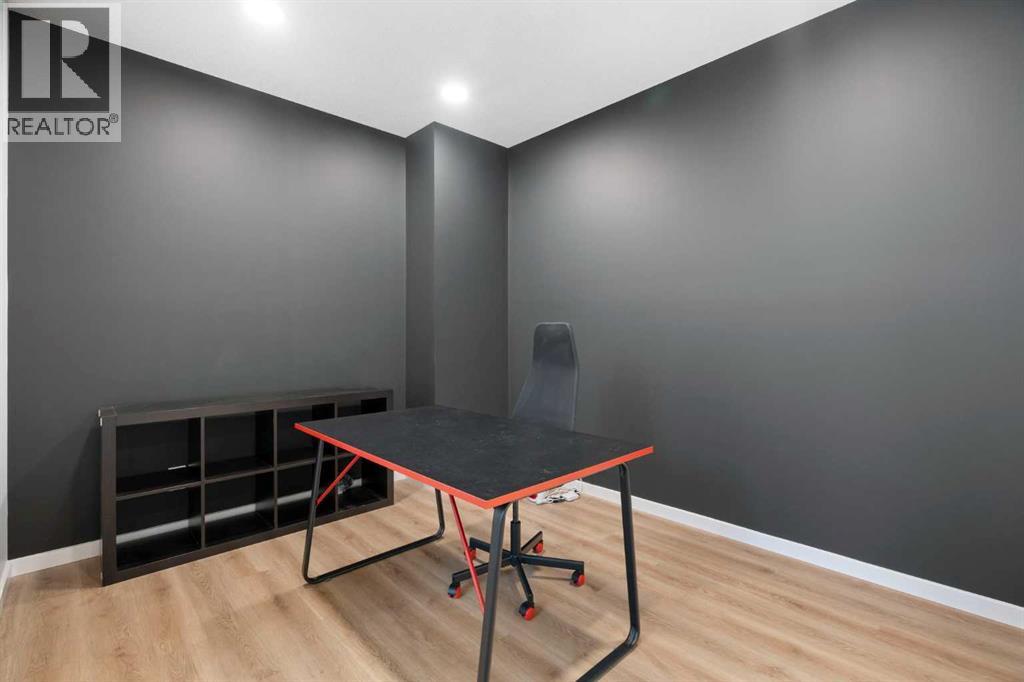 Single Family House for Sale in  Spring Creek Circle SW Springbank Hill Calgary 