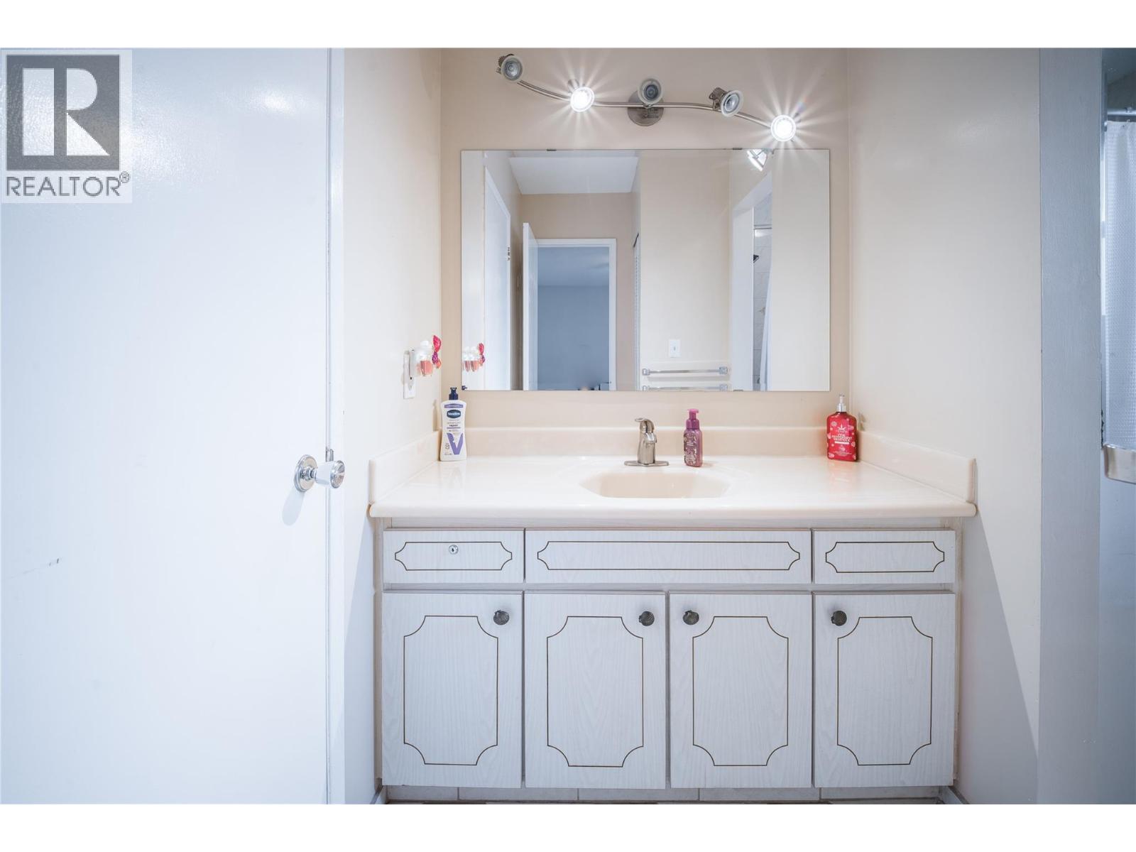 755 FLEMING DRIVE - 20