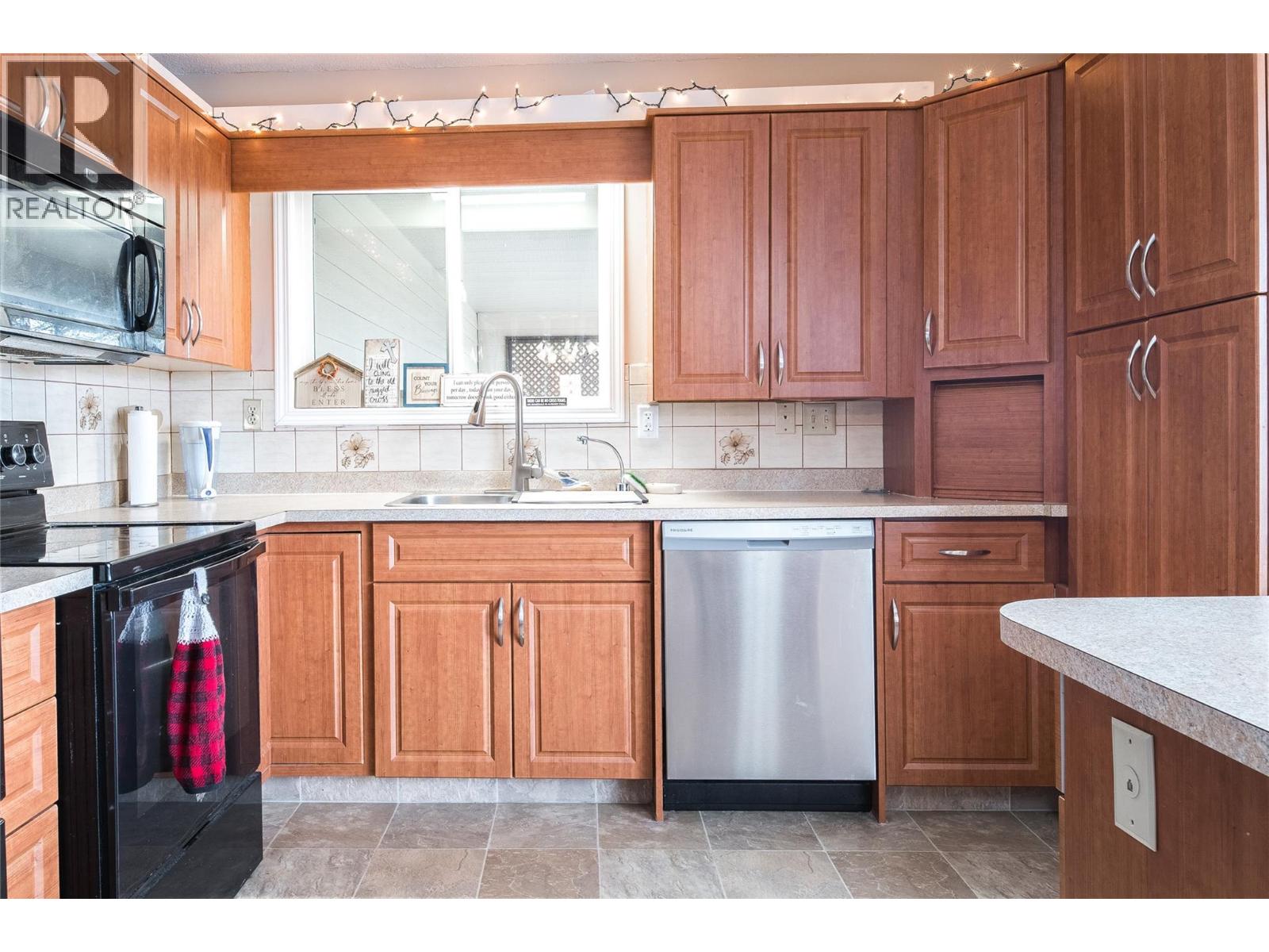 755 FLEMING Drive - 12