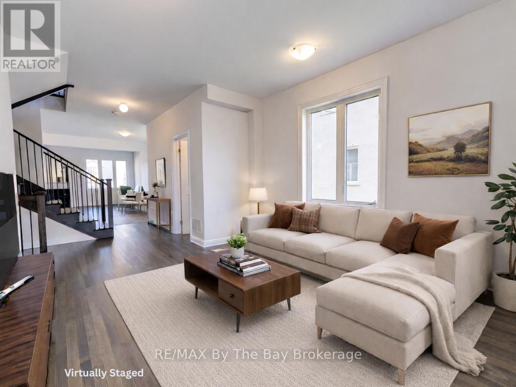 21 LISA STREET - Photo 4 of 39, Wasaga Beach, Ontario