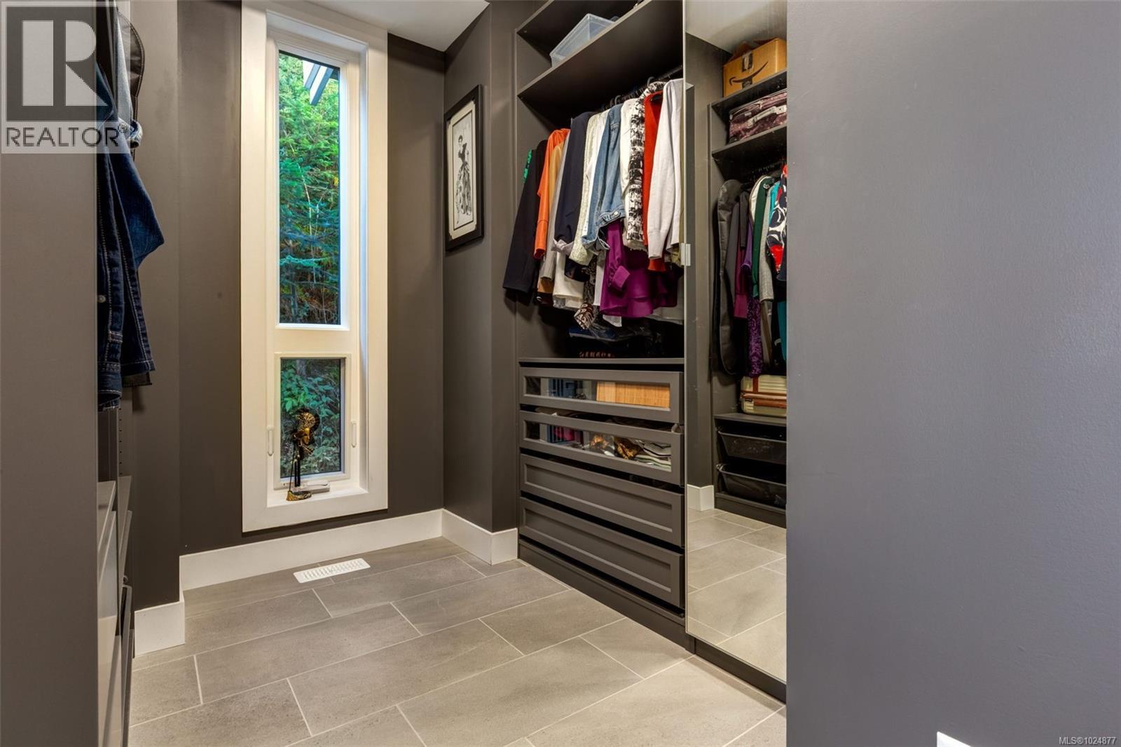 10333 Chemainus Rd, Saltair