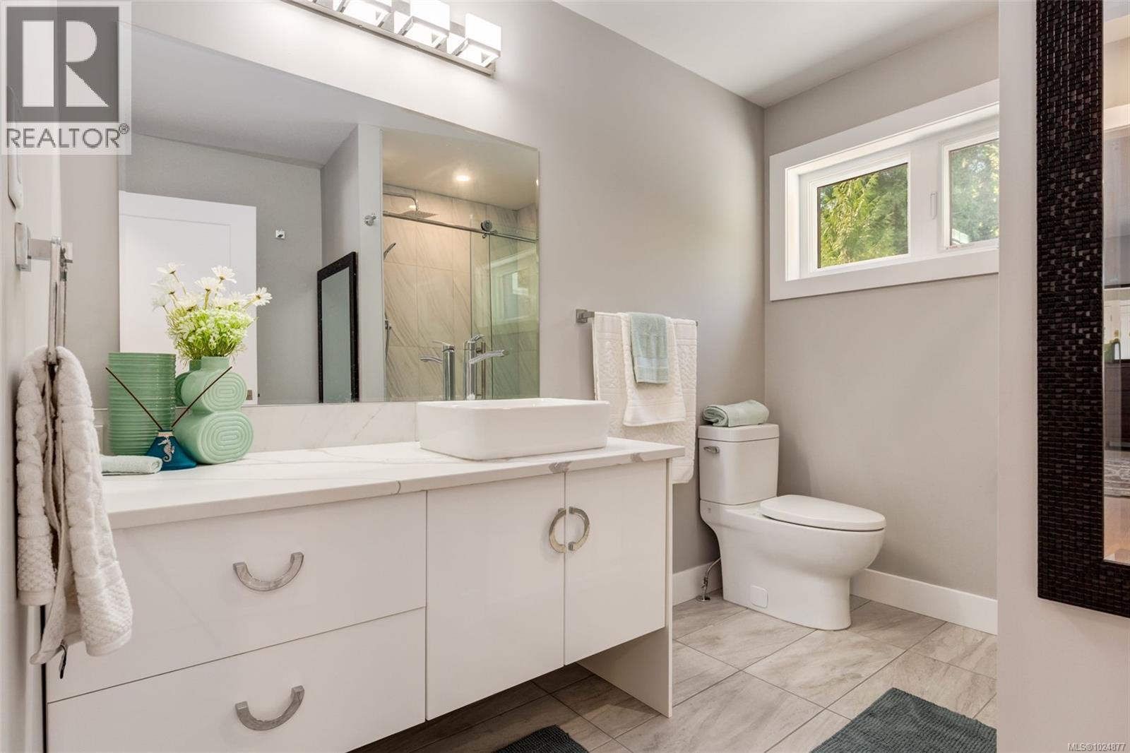 10333 Chemainus Rd, Saltair