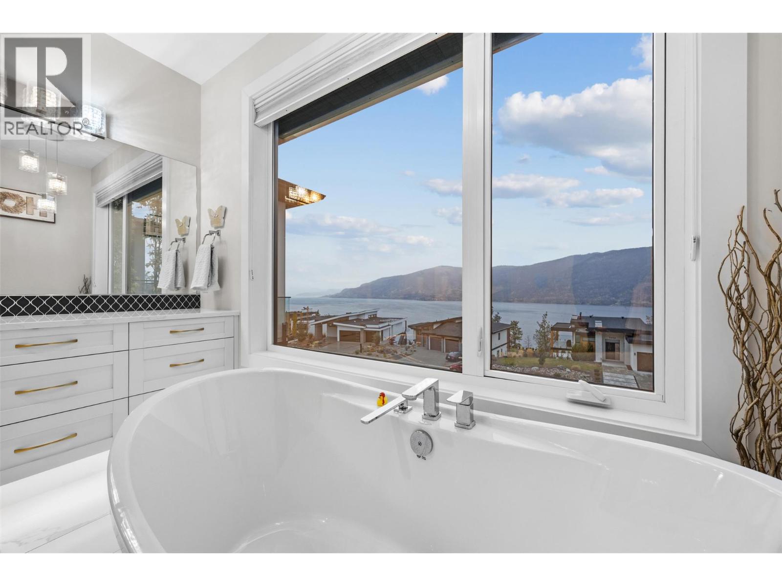  9438 Ledgestone Road, Lake Country