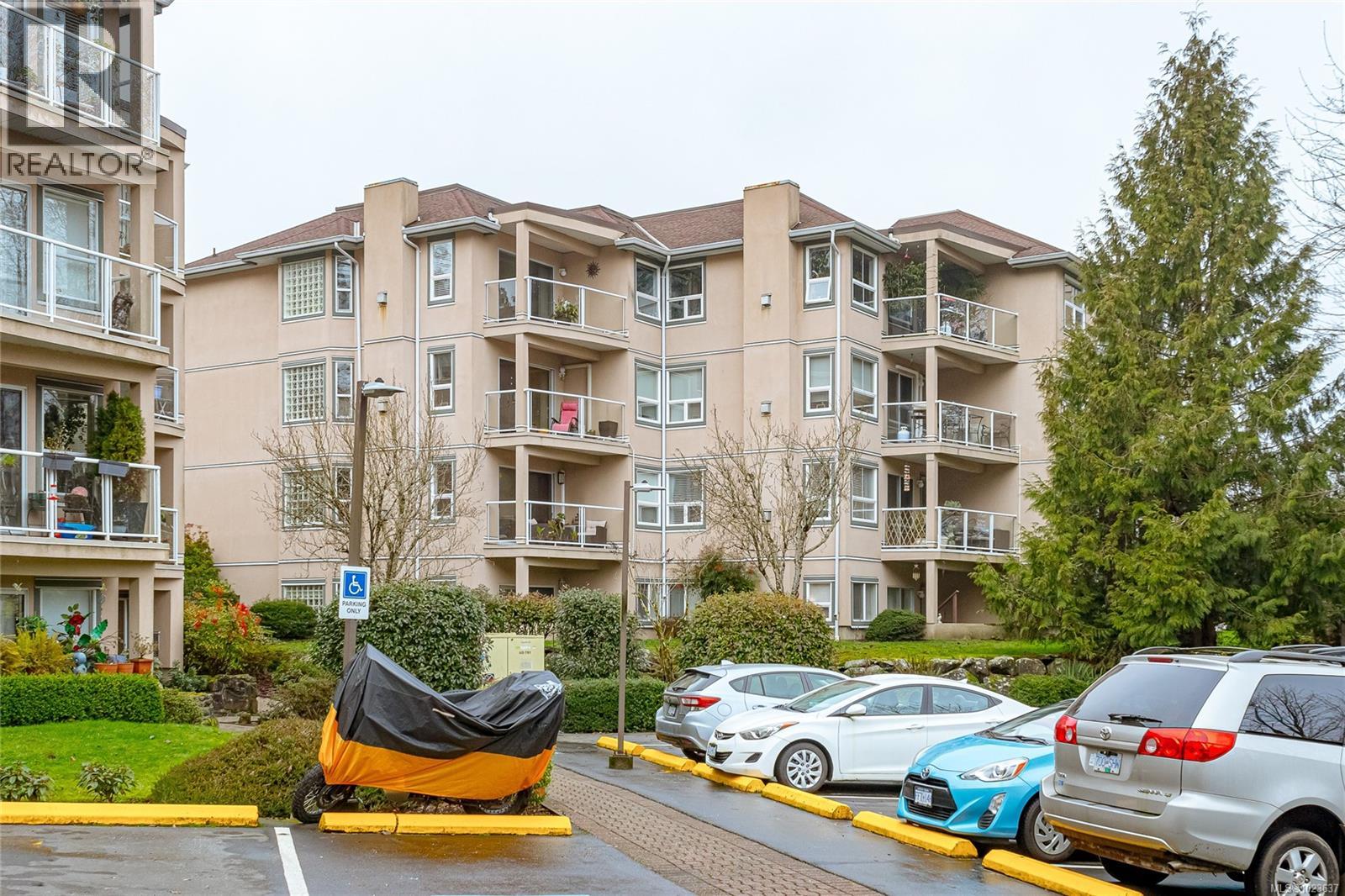 #305B 3000 Oak St - 34