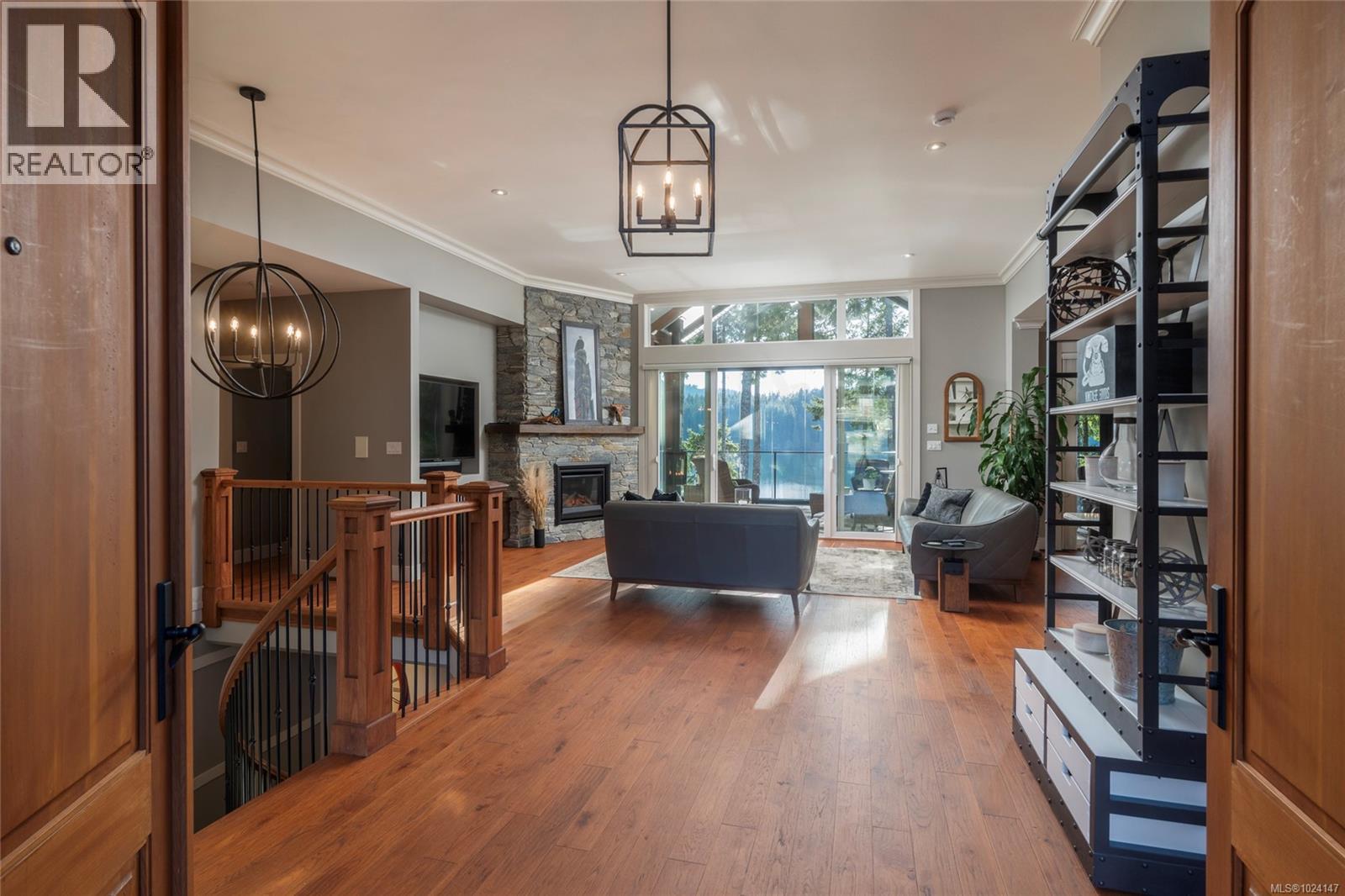 7342 Lakefront Pl, Lake Cowichan