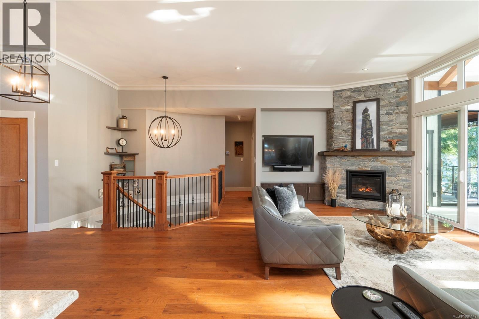 7342 Lakefront Pl, Lake Cowichan