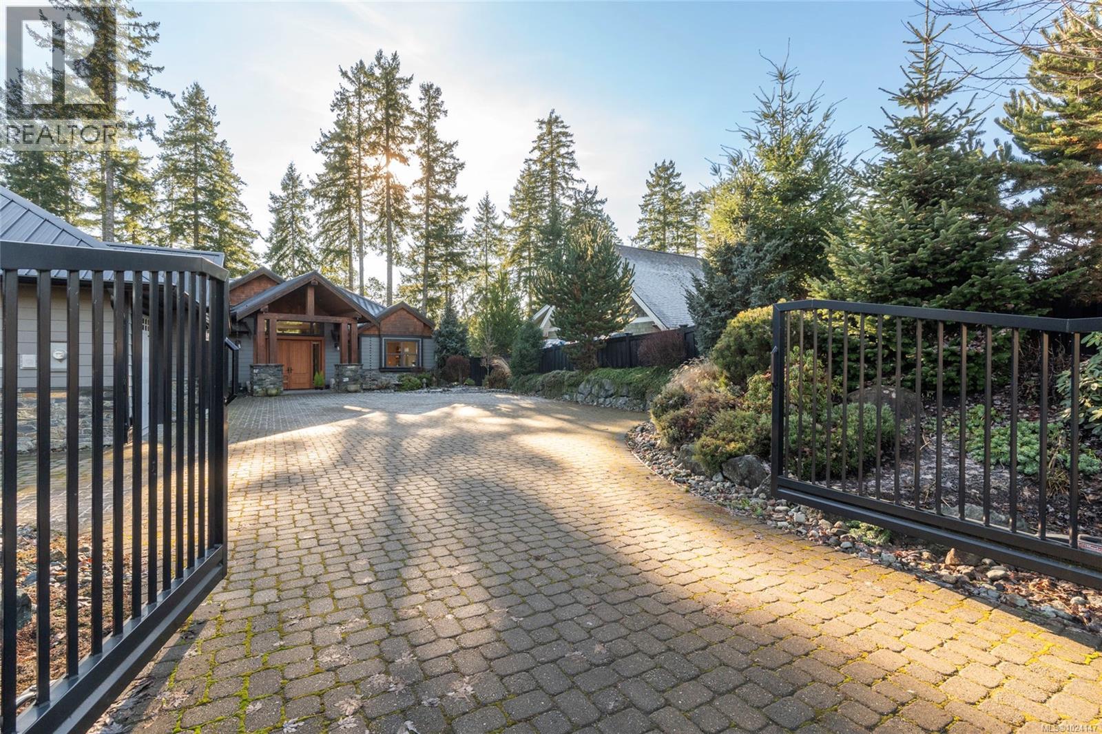 7342 Lakefront Pl, Lake Cowichan
