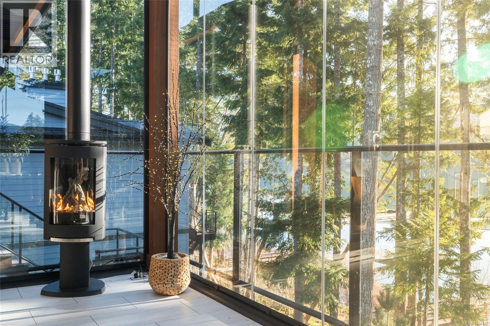 7342 Lakefront Pl, Lake Cowichan