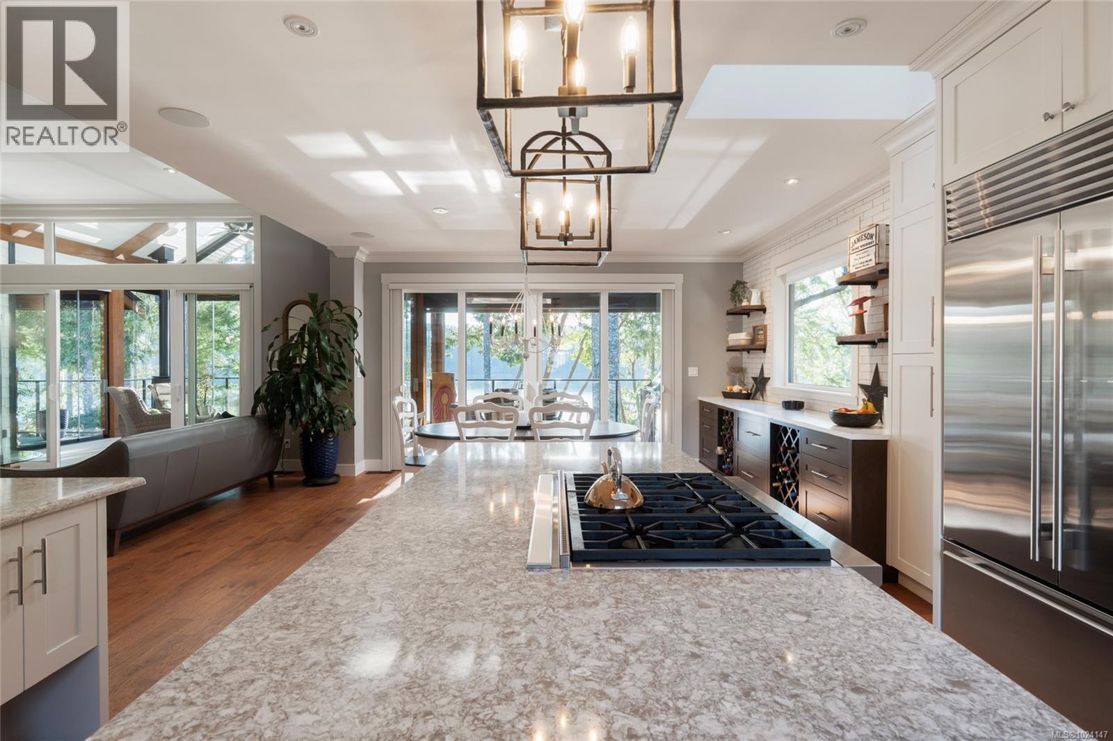 7342 Lakefront Pl, Lake Cowichan