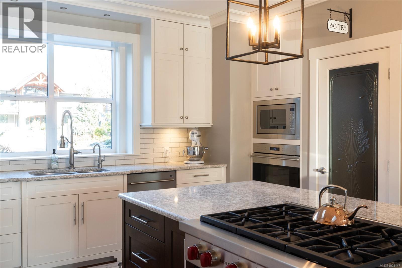 7342 Lakefront Pl, Lake Cowichan